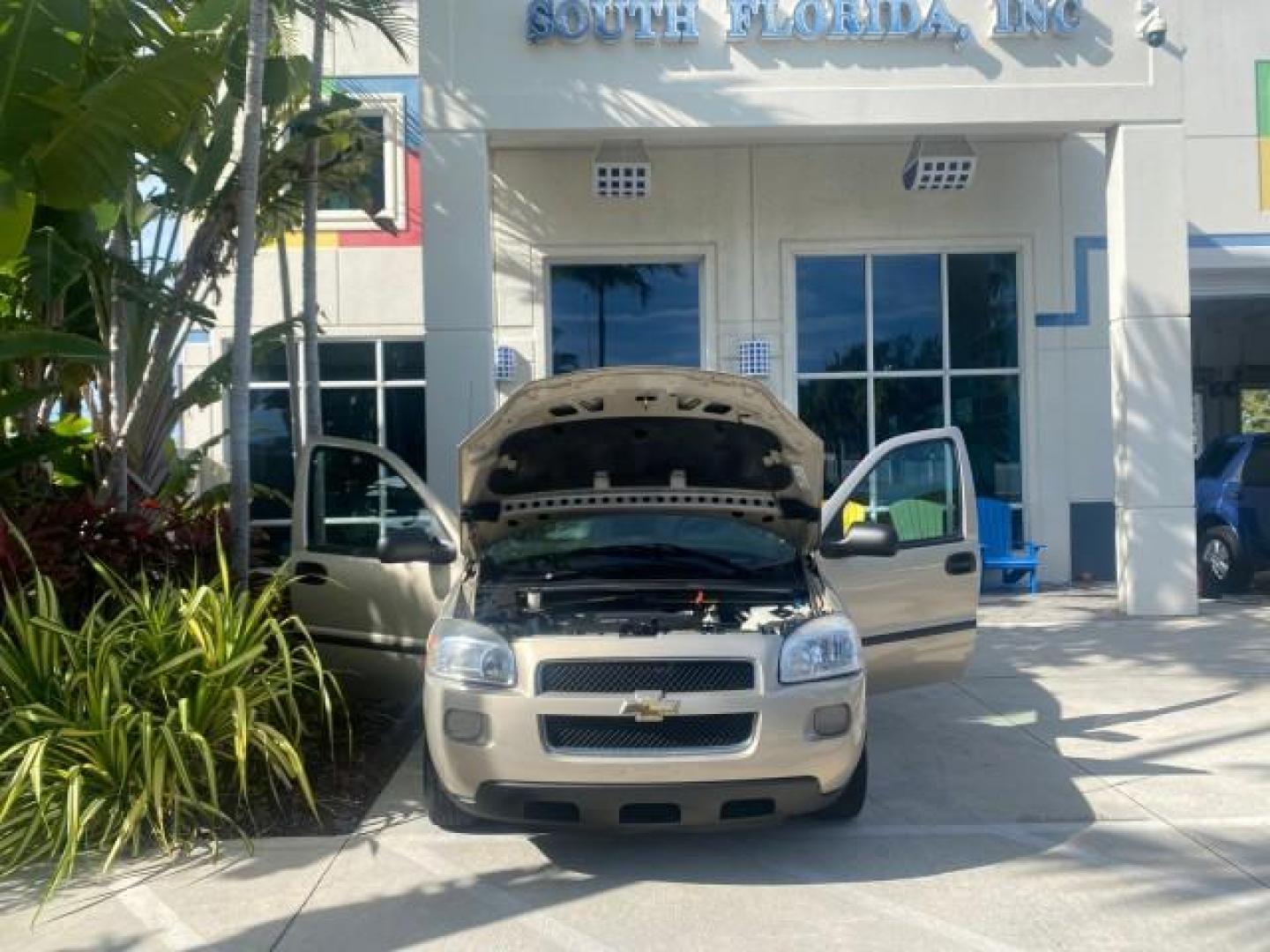 2007 Gold Mist Metallic /Cashmere Chevrolet Uplander LS LOW MILES 46,982 VAN (1GNDV23137D) with an 3.9L V6 SFI Engine engine, Automatic transmission, located at 4701 North Dixie Hwy, Pompano Beach, FL, 33064, (954) 422-2889, 26.240938, -80.123474 - OUR WEBPAGE FLORIDACARS1.COM HAS OVER 100 PHOTOS AND FREE CARFAX LINK 2007 CHEVROLET UPLANDER LS 7 PASSENGER VIN: 1GNDV23137D200271 1 G N D V 2 3 1 3 7 D 2 0 0 2 7 1 VAN 3.9L V6 F GASOLINE 25 MPG FRONT WHEEL DRIVE Features ABS Brakes Air Conditioning Alloy Wheels AM/FM Stereo Automatic Transmission- Photo#16