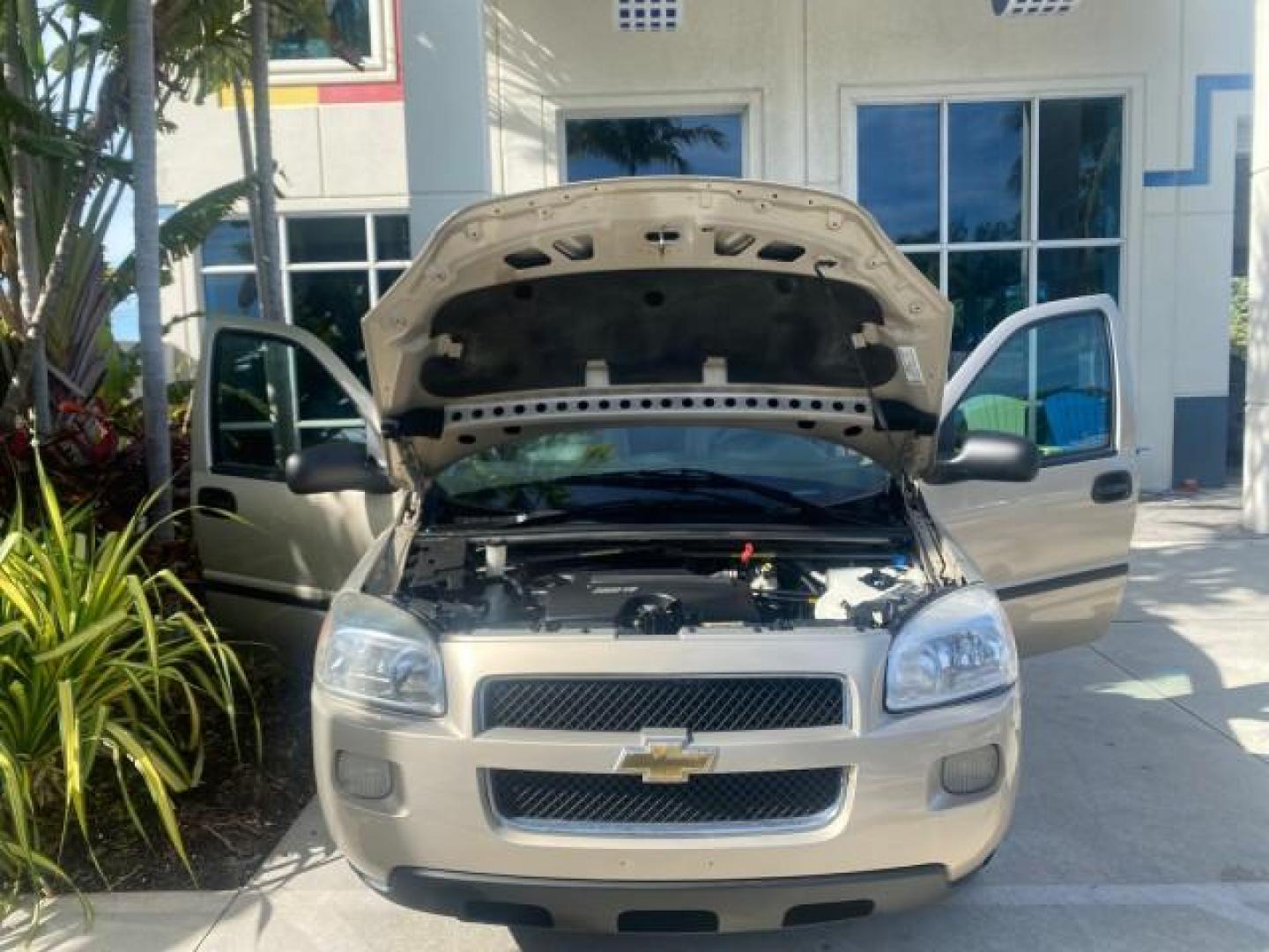 2007 Gold Mist Metallic /Cashmere Chevrolet Uplander LS LOW MILES 46,982 VAN (1GNDV23137D) with an 3.9L V6 SFI Engine engine, Automatic transmission, located at 4701 North Dixie Hwy, Pompano Beach, FL, 33064, (954) 422-2889, 26.240938, -80.123474 - OUR WEBPAGE FLORIDACARS1.COM HAS OVER 100 PHOTOS AND FREE CARFAX LINK 2007 CHEVROLET UPLANDER LS 7 PASSENGER VIN: 1GNDV23137D200271 1 G N D V 2 3 1 3 7 D 2 0 0 2 7 1 VAN 3.9L V6 F GASOLINE 25 MPG FRONT WHEEL DRIVE Features ABS Brakes Air Conditioning Alloy Wheels AM/FM Stereo Automatic Transmission- Photo#17