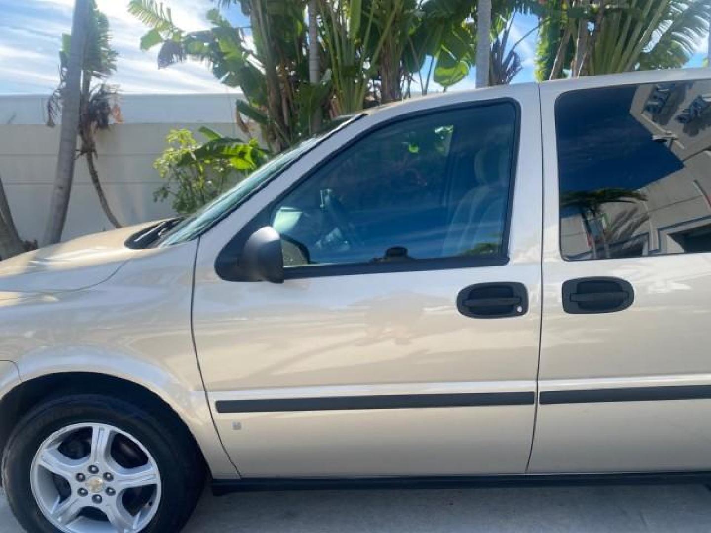 2007 Gold Mist Metallic /Cashmere Chevrolet Uplander LS LOW MILES 46,982 VAN (1GNDV23137D) with an 3.9L V6 SFI Engine engine, Automatic transmission, located at 4701 North Dixie Hwy, Pompano Beach, FL, 33064, (954) 422-2889, 26.240938, -80.123474 - OUR WEBPAGE FLORIDACARS1.COM HAS OVER 100 PHOTOS AND FREE CARFAX LINK 2007 CHEVROLET UPLANDER LS 7 PASSENGER VIN: 1GNDV23137D200271 1 G N D V 2 3 1 3 7 D 2 0 0 2 7 1 VAN 3.9L V6 F GASOLINE 25 MPG FRONT WHEEL DRIVE Features ABS Brakes Air Conditioning Alloy Wheels AM/FM Stereo Automatic Transmission- Photo#37