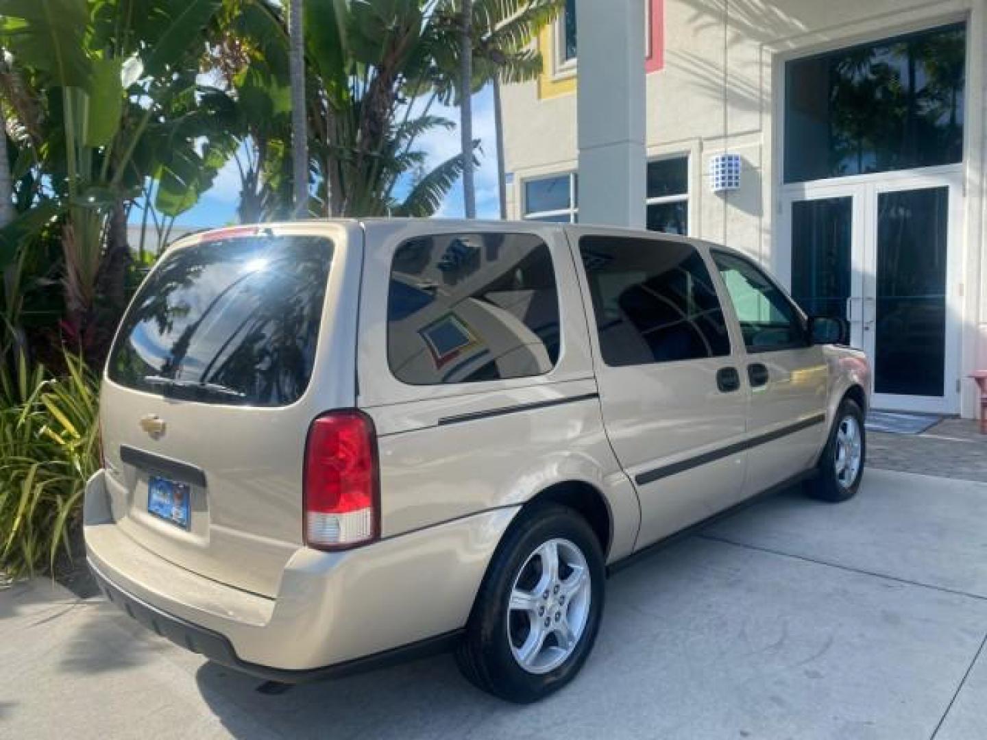 2007 Gold Mist Metallic /Cashmere Chevrolet Uplander LS LOW MILES 46,982 VAN (1GNDV23137D) with an 3.9L V6 SFI Engine engine, Automatic transmission, located at 4701 North Dixie Hwy, Pompano Beach, FL, 33064, (954) 422-2889, 26.240938, -80.123474 - OUR WEBPAGE FLORIDACARS1.COM HAS OVER 100 PHOTOS AND FREE CARFAX LINK 2007 CHEVROLET UPLANDER LS 7 PASSENGER VIN: 1GNDV23137D200271 1 G N D V 2 3 1 3 7 D 2 0 0 2 7 1 VAN 3.9L V6 F GASOLINE 25 MPG FRONT WHEEL DRIVE Features ABS Brakes Air Conditioning Alloy Wheels AM/FM Stereo Automatic Transmission- Photo#95