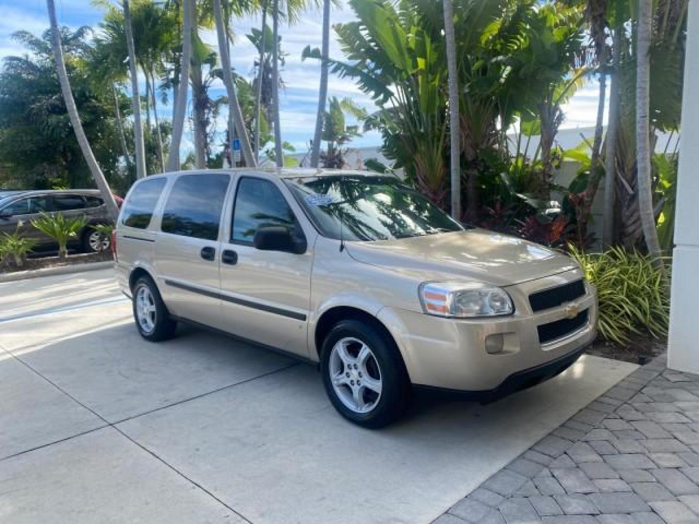 2007 Gold Mist Metallic /Cashmere Chevrolet Uplander LS LOW MILES 46,982 VAN (1GNDV23137D) with an 3.9L V6 SFI Engine engine, Automatic transmission, located at 4701 North Dixie Hwy, Pompano Beach, FL, 33064, (954) 422-2889, 26.240938, -80.123474 - OUR WEBPAGE FLORIDACARS1.COM HAS OVER 100 PHOTOS AND FREE CARFAX LINK 2007 CHEVROLET UPLANDER LS 7 PASSENGER VIN: 1GNDV23137D200271 1 G N D V 2 3 1 3 7 D 2 0 0 2 7 1 VAN 3.9L V6 F GASOLINE 25 MPG FRONT WHEEL DRIVE Features ABS Brakes Air Conditioning Alloy Wheels AM/FM Stereo Automatic Transmission- Photo#98