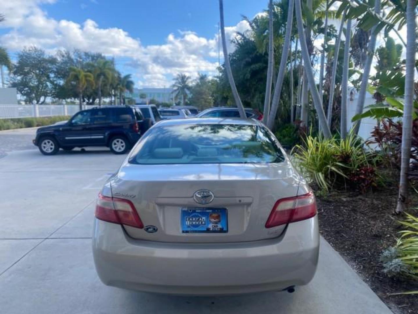 2007 Desert Sand Mica /Bisque Toyota Camry LE LOW MILES 44,042 1 OWNER (4T1BE46K77U) with an 2.4L DOHC MPFI VVT-i 16-Valve 4-Cyl Engine engine, Automatic transmission, located at 4701 North Dixie Hwy, Pompano Beach, FL, 33064, (954) 422-2889, 26.240938, -80.123474 - OUR WEBPAGE FLORIDACARS1.COM HAS OVER 100 PHOTOS AND FREE CARFAX LINK 2007 TOYOTA CAMRY LE VIN: 4T1BE46K77U636309 4 T 1 B E 4 6 K 7 7 U 6 3 6 3 0 9 SEDAN 4 DR 2.4L I4 F DOHC 16V GASOLINE 31 MPG FRONT WHEEL DRIVE Features ABS Brakes Air Conditioning AM/FM Stereo Automatic Transmission Auxiliary Audio - Photo#6