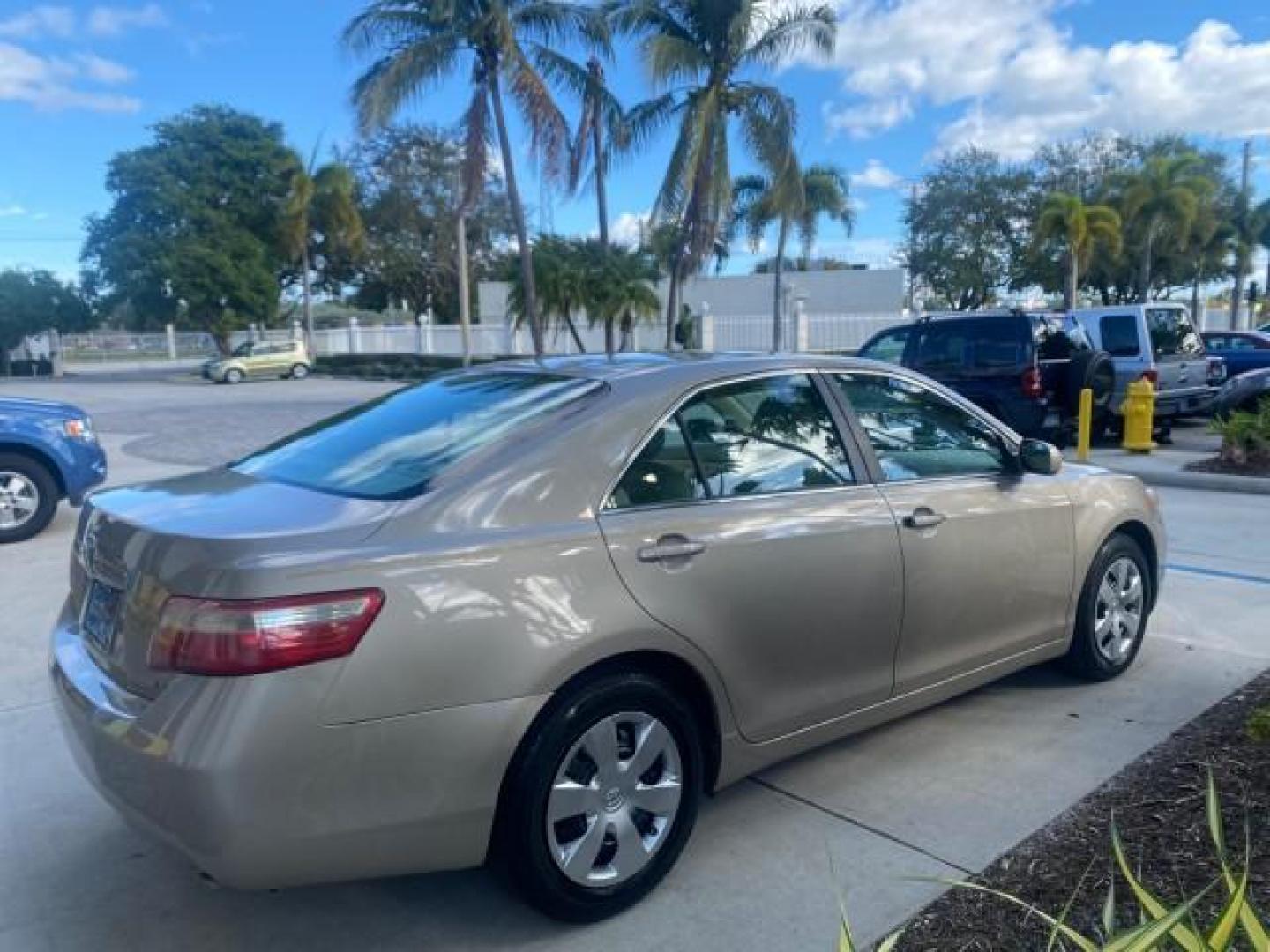 2007 Desert Sand Mica /Bisque Toyota Camry LE LOW MILES 44,042 1 OWNER (4T1BE46K77U) with an 2.4L DOHC MPFI VVT-i 16-Valve 4-Cyl Engine engine, Automatic transmission, located at 4701 North Dixie Hwy, Pompano Beach, FL, 33064, (954) 422-2889, 26.240938, -80.123474 - OUR WEBPAGE FLORIDACARS1.COM HAS OVER 100 PHOTOS AND FREE CARFAX LINK 2007 TOYOTA CAMRY LE VIN: 4T1BE46K77U636309 4 T 1 B E 4 6 K 7 7 U 6 3 6 3 0 9 SEDAN 4 DR 2.4L I4 F DOHC 16V GASOLINE 31 MPG FRONT WHEEL DRIVE Features ABS Brakes Air Conditioning AM/FM Stereo Automatic Transmission Auxiliary Audio - Photo#7