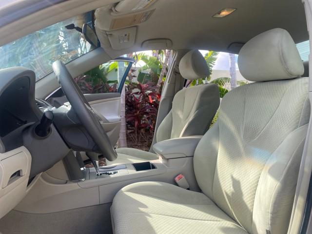 2007 Desert Sand Mica /Bisque Toyota Camry LE LOW MILES 44,042 1 OWNER (4T1BE46K77U) with an 2.4L DOHC MPFI VVT-i 16-Valve 4-Cyl Engine engine, Automatic transmission, located at 4701 North Dixie Hwy, Pompano Beach, FL, 33064, (954) 422-2889, 26.240938, -80.123474 - OUR WEBPAGE FLORIDACARS1.COM HAS OVER 100 PHOTOS AND FREE CARFAX LINK 2007 TOYOTA CAMRY LE VIN: 4T1BE46K77U636309 4 T 1 B E 4 6 K 7 7 U 6 3 6 3 0 9 SEDAN 4 DR 2.4L I4 F DOHC 16V GASOLINE 31 MPG FRONT WHEEL DRIVE Features ABS Brakes Air Conditioning AM/FM Stereo Automatic Transmission Auxiliary Audio - Photo#10