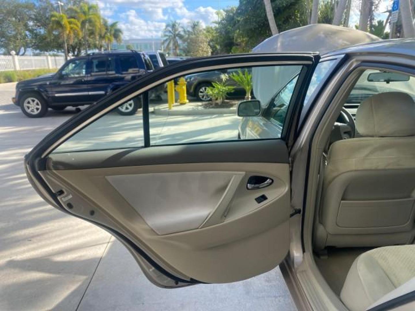 2007 Desert Sand Mica /Bisque Toyota Camry LE LOW MILES 44,042 1 OWNER (4T1BE46K77U) with an 2.4L DOHC MPFI VVT-i 16-Valve 4-Cyl Engine engine, Automatic transmission, located at 4701 North Dixie Hwy, Pompano Beach, FL, 33064, (954) 422-2889, 26.240938, -80.123474 - OUR WEBPAGE FLORIDACARS1.COM HAS OVER 100 PHOTOS AND FREE CARFAX LINK 2007 TOYOTA CAMRY LE VIN: 4T1BE46K77U636309 4 T 1 B E 4 6 K 7 7 U 6 3 6 3 0 9 SEDAN 4 DR 2.4L I4 F DOHC 16V GASOLINE 31 MPG FRONT WHEEL DRIVE Features ABS Brakes Air Conditioning AM/FM Stereo Automatic Transmission Auxiliary Audio - Photo#13