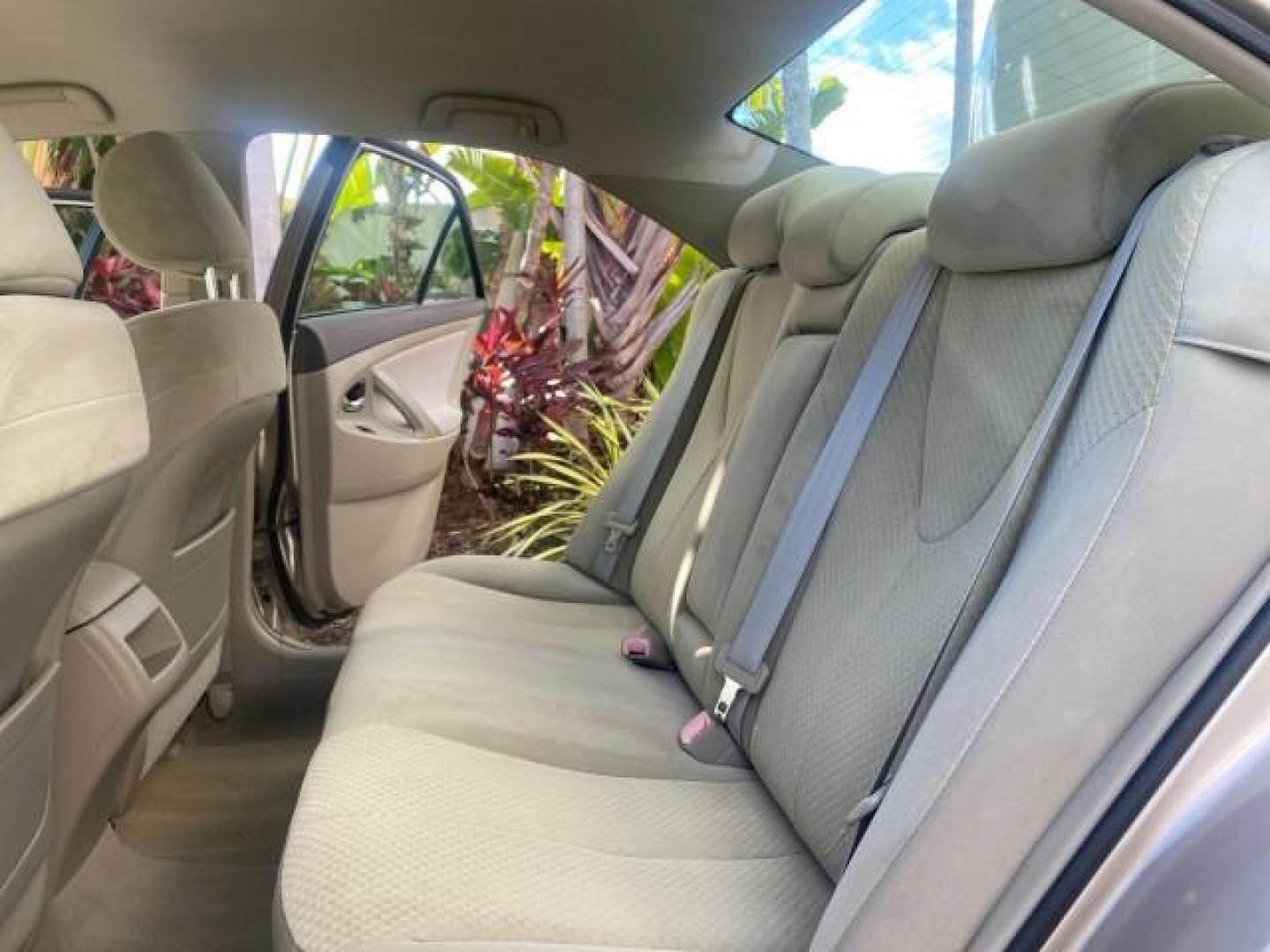 2007 Desert Sand Mica /Bisque Toyota Camry LE LOW MILES 44,042 1 OWNER (4T1BE46K77U) with an 2.4L DOHC MPFI VVT-i 16-Valve 4-Cyl Engine engine, Automatic transmission, located at 4701 North Dixie Hwy, Pompano Beach, FL, 33064, (954) 422-2889, 26.240938, -80.123474 - OUR WEBPAGE FLORIDACARS1.COM HAS OVER 100 PHOTOS AND FREE CARFAX LINK 2007 TOYOTA CAMRY LE VIN: 4T1BE46K77U636309 4 T 1 B E 4 6 K 7 7 U 6 3 6 3 0 9 SEDAN 4 DR 2.4L I4 F DOHC 16V GASOLINE 31 MPG FRONT WHEEL DRIVE Features ABS Brakes Air Conditioning AM/FM Stereo Automatic Transmission Auxiliary Audio - Photo#14