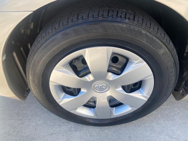 2007 Desert Sand Mica /Bisque Toyota Camry LE LOW MILES 44,042 1 OWNER (4T1BE46K77U) with an 2.4L DOHC MPFI VVT-i 16-Valve 4-Cyl Engine engine, Automatic transmission, located at 4701 North Dixie Hwy, Pompano Beach, FL, 33064, (954) 422-2889, 26.240938, -80.123474 - OUR WEBPAGE FLORIDACARS1.COM HAS OVER 100 PHOTOS AND FREE CARFAX LINK 2007 TOYOTA CAMRY LE VIN: 4T1BE46K77U636309 4 T 1 B E 4 6 K 7 7 U 6 3 6 3 0 9 SEDAN 4 DR 2.4L I4 F DOHC 16V GASOLINE 31 MPG FRONT WHEEL DRIVE Features ABS Brakes Air Conditioning AM/FM Stereo Automatic Transmission Auxiliary Audio - Photo#19