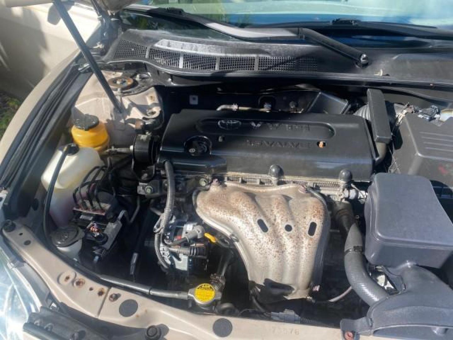 2007 Desert Sand Mica /Bisque Toyota Camry LE LOW MILES 44,042 1 OWNER (4T1BE46K77U) with an 2.4L DOHC MPFI VVT-i 16-Valve 4-Cyl Engine engine, Automatic transmission, located at 4701 North Dixie Hwy, Pompano Beach, FL, 33064, (954) 422-2889, 26.240938, -80.123474 - OUR WEBPAGE FLORIDACARS1.COM HAS OVER 100 PHOTOS AND FREE CARFAX LINK 2007 TOYOTA CAMRY LE VIN: 4T1BE46K77U636309 4 T 1 B E 4 6 K 7 7 U 6 3 6 3 0 9 SEDAN 4 DR 2.4L I4 F DOHC 16V GASOLINE 31 MPG FRONT WHEEL DRIVE Features ABS Brakes Air Conditioning AM/FM Stereo Automatic Transmission Auxiliary Audio - Photo#25