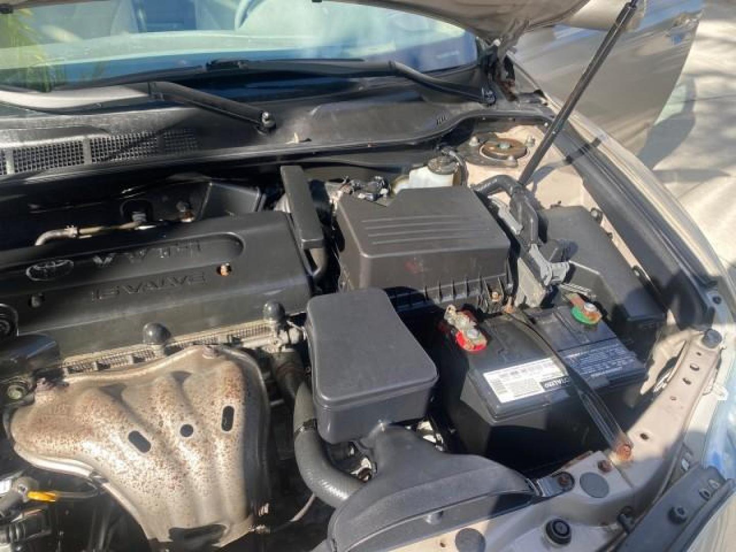 2007 Desert Sand Mica /Bisque Toyota Camry LE LOW MILES 44,042 1 OWNER (4T1BE46K77U) with an 2.4L DOHC MPFI VVT-i 16-Valve 4-Cyl Engine engine, Automatic transmission, located at 4701 North Dixie Hwy, Pompano Beach, FL, 33064, (954) 422-2889, 26.240938, -80.123474 - OUR WEBPAGE FLORIDACARS1.COM HAS OVER 100 PHOTOS AND FREE CARFAX LINK 2007 TOYOTA CAMRY LE VIN: 4T1BE46K77U636309 4 T 1 B E 4 6 K 7 7 U 6 3 6 3 0 9 SEDAN 4 DR 2.4L I4 F DOHC 16V GASOLINE 31 MPG FRONT WHEEL DRIVE Features ABS Brakes Air Conditioning AM/FM Stereo Automatic Transmission Auxiliary Audio - Photo#26