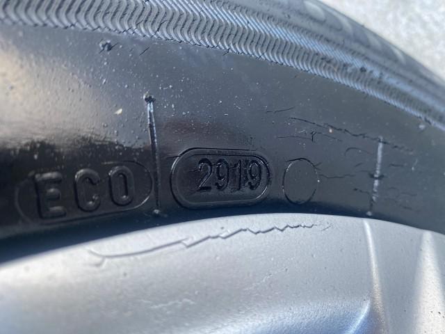 2007 Desert Sand Mica /Bisque Toyota Camry LE LOW MILES 44,042 1 OWNER (4T1BE46K77U) with an 2.4L DOHC MPFI VVT-i 16-Valve 4-Cyl Engine engine, Automatic transmission, located at 4701 North Dixie Hwy, Pompano Beach, FL, 33064, (954) 422-2889, 26.240938, -80.123474 - OUR WEBPAGE FLORIDACARS1.COM HAS OVER 100 PHOTOS AND FREE CARFAX LINK 2007 TOYOTA CAMRY LE VIN: 4T1BE46K77U636309 4 T 1 B E 4 6 K 7 7 U 6 3 6 3 0 9 SEDAN 4 DR 2.4L I4 F DOHC 16V GASOLINE 31 MPG FRONT WHEEL DRIVE Features ABS Brakes Air Conditioning AM/FM Stereo Automatic Transmission Auxiliary Audio - Photo#27