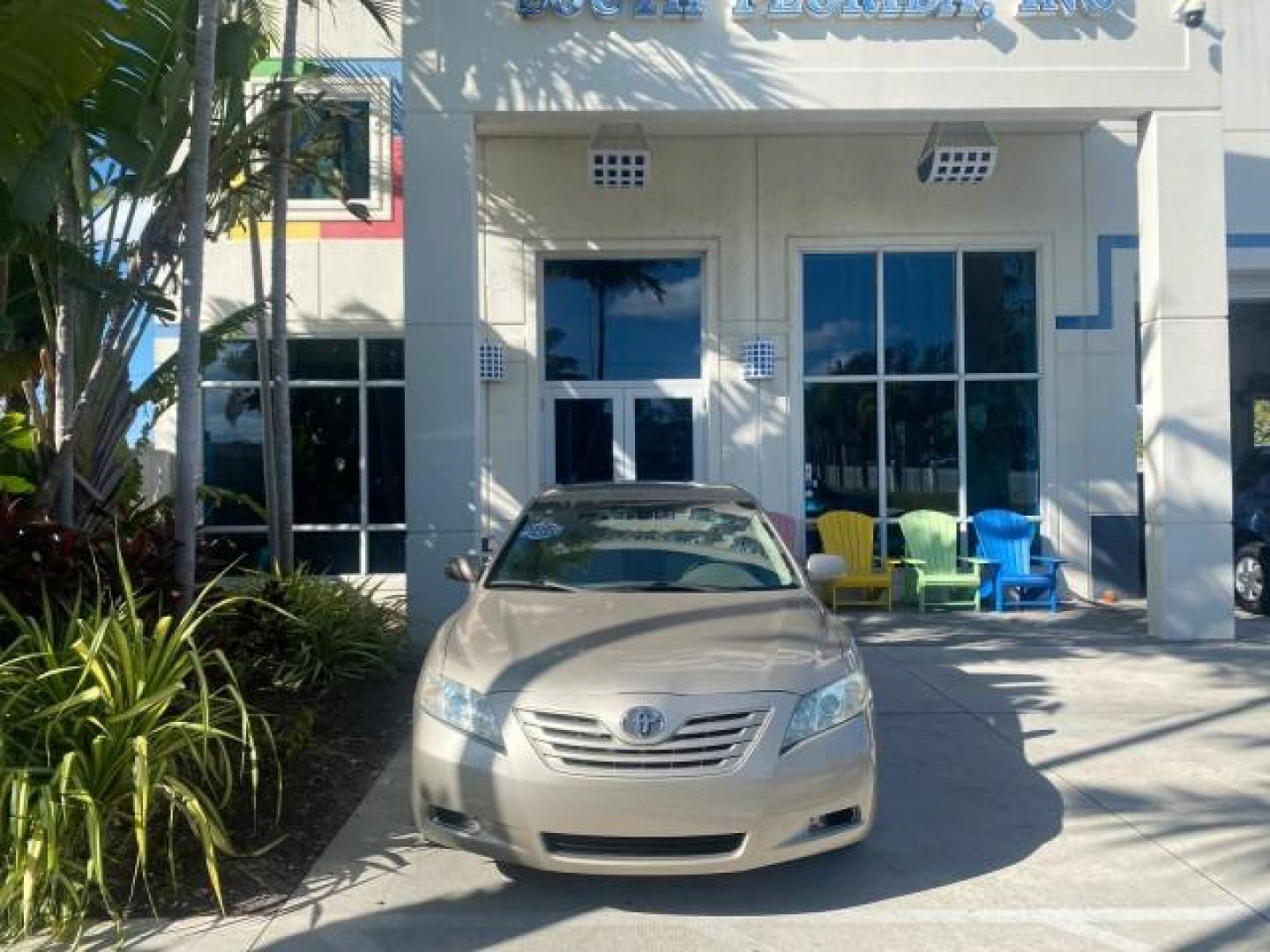 2007 Desert Sand Mica /Bisque Toyota Camry LE LOW MILES 44,042 1 OWNER (4T1BE46K77U) with an 2.4L DOHC MPFI VVT-i 16-Valve 4-Cyl Engine engine, Automatic transmission, located at 4701 North Dixie Hwy, Pompano Beach, FL, 33064, (954) 422-2889, 26.240938, -80.123474 - OUR WEBPAGE FLORIDACARS1.COM HAS OVER 100 PHOTOS AND FREE CARFAX LINK 2007 TOYOTA CAMRY LE VIN: 4T1BE46K77U636309 4 T 1 B E 4 6 K 7 7 U 6 3 6 3 0 9 SEDAN 4 DR 2.4L I4 F DOHC 16V GASOLINE 31 MPG FRONT WHEEL DRIVE Features ABS Brakes Air Conditioning AM/FM Stereo Automatic Transmission Auxiliary Audio - Photo#28