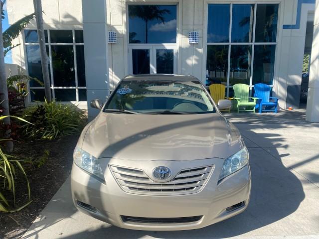 2007 Desert Sand Mica /Bisque Toyota Camry LE LOW MILES 44,042 1 OWNER (4T1BE46K77U) with an 2.4L DOHC MPFI VVT-i 16-Valve 4-Cyl Engine engine, Automatic transmission, located at 4701 North Dixie Hwy, Pompano Beach, FL, 33064, (954) 422-2889, 26.240938, -80.123474 - OUR WEBPAGE FLORIDACARS1.COM HAS OVER 100 PHOTOS AND FREE CARFAX LINK 2007 TOYOTA CAMRY LE VIN: 4T1BE46K77U636309 4 T 1 B E 4 6 K 7 7 U 6 3 6 3 0 9 SEDAN 4 DR 2.4L I4 F DOHC 16V GASOLINE 31 MPG FRONT WHEEL DRIVE Features ABS Brakes Air Conditioning AM/FM Stereo Automatic Transmission Auxiliary Audio - Photo#29