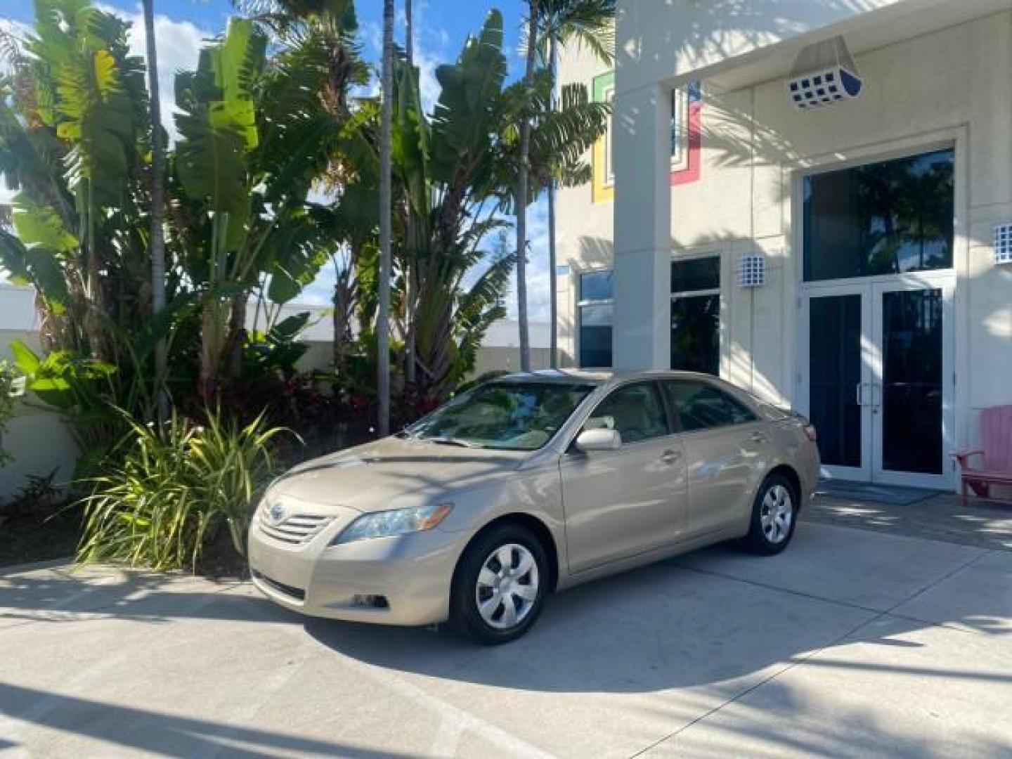 2007 Desert Sand Mica /Bisque Toyota Camry LE LOW MILES 44,042 1 OWNER (4T1BE46K77U) with an 2.4L DOHC MPFI VVT-i 16-Valve 4-Cyl Engine engine, Automatic transmission, located at 4701 North Dixie Hwy, Pompano Beach, FL, 33064, (954) 422-2889, 26.240938, -80.123474 - OUR WEBPAGE FLORIDACARS1.COM HAS OVER 100 PHOTOS AND FREE CARFAX LINK 2007 TOYOTA CAMRY LE VIN: 4T1BE46K77U636309 4 T 1 B E 4 6 K 7 7 U 6 3 6 3 0 9 SEDAN 4 DR 2.4L I4 F DOHC 16V GASOLINE 31 MPG FRONT WHEEL DRIVE Features ABS Brakes Air Conditioning AM/FM Stereo Automatic Transmission Auxiliary Audio - Photo#30