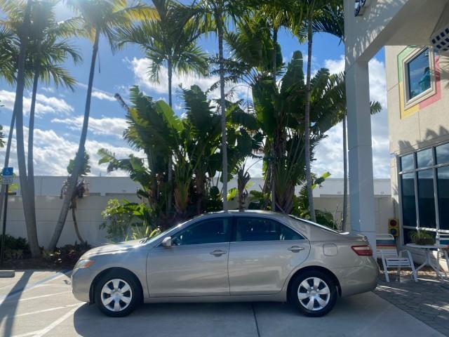 2007 Desert Sand Mica /Bisque Toyota Camry LE LOW MILES 44,042 1 OWNER (4T1BE46K77U) with an 2.4L DOHC MPFI VVT-i 16-Valve 4-Cyl Engine engine, Automatic transmission, located at 4701 North Dixie Hwy, Pompano Beach, FL, 33064, (954) 422-2889, 26.240938, -80.123474 - OUR WEBPAGE FLORIDACARS1.COM HAS OVER 100 PHOTOS AND FREE CARFAX LINK 2007 TOYOTA CAMRY LE VIN: 4T1BE46K77U636309 4 T 1 B E 4 6 K 7 7 U 6 3 6 3 0 9 SEDAN 4 DR 2.4L I4 F DOHC 16V GASOLINE 31 MPG FRONT WHEEL DRIVE Features ABS Brakes Air Conditioning AM/FM Stereo Automatic Transmission Auxiliary Audio - Photo#32