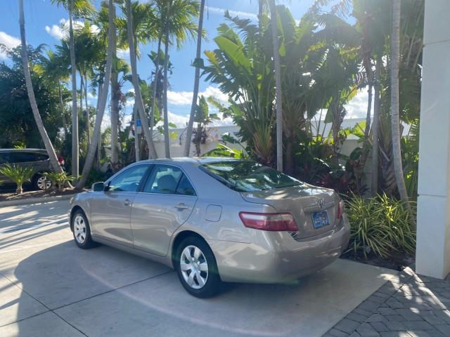 2007 Desert Sand Mica /Bisque Toyota Camry LE LOW MILES 44,042 1 OWNER (4T1BE46K77U) with an 2.4L DOHC MPFI VVT-i 16-Valve 4-Cyl Engine engine, Automatic transmission, located at 4701 North Dixie Hwy, Pompano Beach, FL, 33064, (954) 422-2889, 26.240938, -80.123474 - OUR WEBPAGE FLORIDACARS1.COM HAS OVER 100 PHOTOS AND FREE CARFAX LINK 2007 TOYOTA CAMRY LE VIN: 4T1BE46K77U636309 4 T 1 B E 4 6 K 7 7 U 6 3 6 3 0 9 SEDAN 4 DR 2.4L I4 F DOHC 16V GASOLINE 31 MPG FRONT WHEEL DRIVE Features ABS Brakes Air Conditioning AM/FM Stereo Automatic Transmission Auxiliary Audio - Photo#34