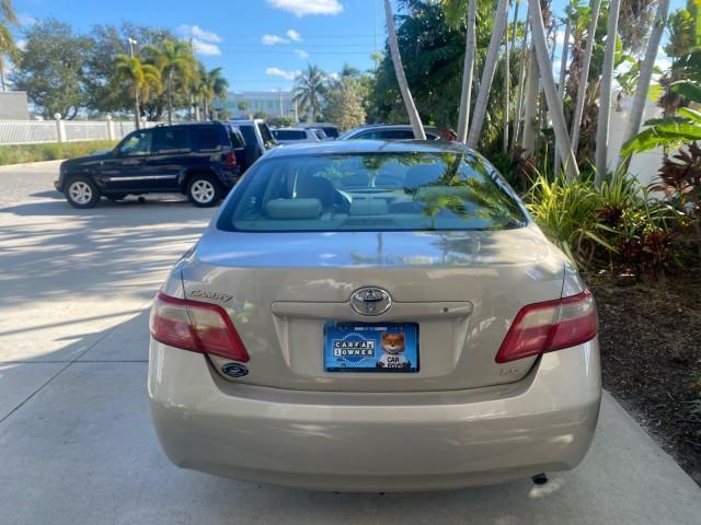 2007 Desert Sand Mica /Bisque Toyota Camry LE LOW MILES 44,042 1 OWNER (4T1BE46K77U) with an 2.4L DOHC MPFI VVT-i 16-Valve 4-Cyl Engine engine, Automatic transmission, located at 4701 North Dixie Hwy, Pompano Beach, FL, 33064, (954) 422-2889, 26.240938, -80.123474 - OUR WEBPAGE FLORIDACARS1.COM HAS OVER 100 PHOTOS AND FREE CARFAX LINK 2007 TOYOTA CAMRY LE VIN: 4T1BE46K77U636309 4 T 1 B E 4 6 K 7 7 U 6 3 6 3 0 9 SEDAN 4 DR 2.4L I4 F DOHC 16V GASOLINE 31 MPG FRONT WHEEL DRIVE Features ABS Brakes Air Conditioning AM/FM Stereo Automatic Transmission Auxiliary Audio - Photo#37