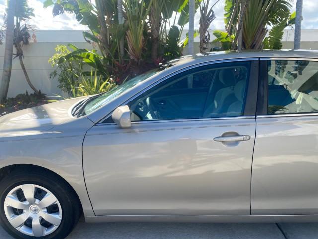 2007 Desert Sand Mica /Bisque Toyota Camry LE LOW MILES 44,042 1 OWNER (4T1BE46K77U) with an 2.4L DOHC MPFI VVT-i 16-Valve 4-Cyl Engine engine, Automatic transmission, located at 4701 North Dixie Hwy, Pompano Beach, FL, 33064, (954) 422-2889, 26.240938, -80.123474 - OUR WEBPAGE FLORIDACARS1.COM HAS OVER 100 PHOTOS AND FREE CARFAX LINK 2007 TOYOTA CAMRY LE VIN: 4T1BE46K77U636309 4 T 1 B E 4 6 K 7 7 U 6 3 6 3 0 9 SEDAN 4 DR 2.4L I4 F DOHC 16V GASOLINE 31 MPG FRONT WHEEL DRIVE Features ABS Brakes Air Conditioning AM/FM Stereo Automatic Transmission Auxiliary Audio - Photo#38