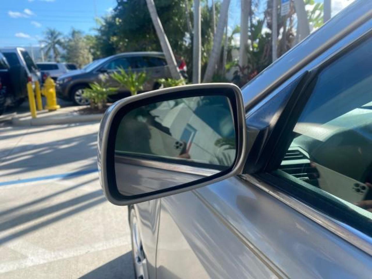 2007 Desert Sand Mica /Bisque Toyota Camry LE LOW MILES 44,042 1 OWNER (4T1BE46K77U) with an 2.4L DOHC MPFI VVT-i 16-Valve 4-Cyl Engine engine, Automatic transmission, located at 4701 North Dixie Hwy, Pompano Beach, FL, 33064, (954) 422-2889, 26.240938, -80.123474 - OUR WEBPAGE FLORIDACARS1.COM HAS OVER 100 PHOTOS AND FREE CARFAX LINK 2007 TOYOTA CAMRY LE VIN: 4T1BE46K77U636309 4 T 1 B E 4 6 K 7 7 U 6 3 6 3 0 9 SEDAN 4 DR 2.4L I4 F DOHC 16V GASOLINE 31 MPG FRONT WHEEL DRIVE Features ABS Brakes Air Conditioning AM/FM Stereo Automatic Transmission Auxiliary Audio - Photo#40