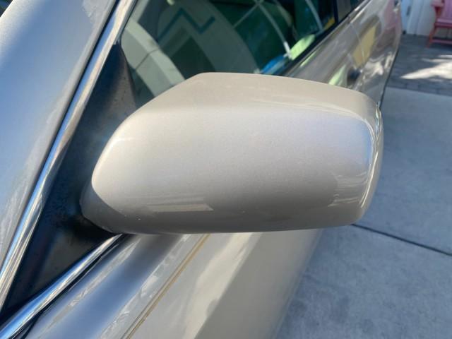 2007 Desert Sand Mica /Bisque Toyota Camry LE LOW MILES 44,042 1 OWNER (4T1BE46K77U) with an 2.4L DOHC MPFI VVT-i 16-Valve 4-Cyl Engine engine, Automatic transmission, located at 4701 North Dixie Hwy, Pompano Beach, FL, 33064, (954) 422-2889, 26.240938, -80.123474 - OUR WEBPAGE FLORIDACARS1.COM HAS OVER 100 PHOTOS AND FREE CARFAX LINK 2007 TOYOTA CAMRY LE VIN: 4T1BE46K77U636309 4 T 1 B E 4 6 K 7 7 U 6 3 6 3 0 9 SEDAN 4 DR 2.4L I4 F DOHC 16V GASOLINE 31 MPG FRONT WHEEL DRIVE Features ABS Brakes Air Conditioning AM/FM Stereo Automatic Transmission Auxiliary Audio - Photo#41