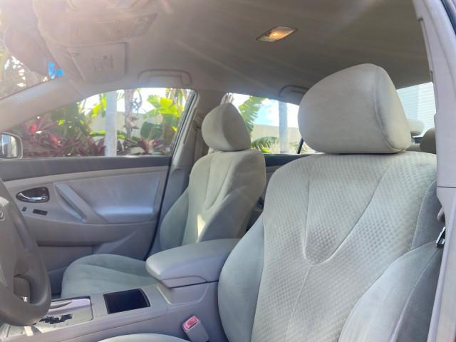 2007 Desert Sand Mica /Bisque Toyota Camry LE LOW MILES 44,042 1 OWNER (4T1BE46K77U) with an 2.4L DOHC MPFI VVT-i 16-Valve 4-Cyl Engine engine, Automatic transmission, located at 4701 North Dixie Hwy, Pompano Beach, FL, 33064, (954) 422-2889, 26.240938, -80.123474 - OUR WEBPAGE FLORIDACARS1.COM HAS OVER 100 PHOTOS AND FREE CARFAX LINK 2007 TOYOTA CAMRY LE VIN: 4T1BE46K77U636309 4 T 1 B E 4 6 K 7 7 U 6 3 6 3 0 9 SEDAN 4 DR 2.4L I4 F DOHC 16V GASOLINE 31 MPG FRONT WHEEL DRIVE Features ABS Brakes Air Conditioning AM/FM Stereo Automatic Transmission Auxiliary Audio - Photo#43