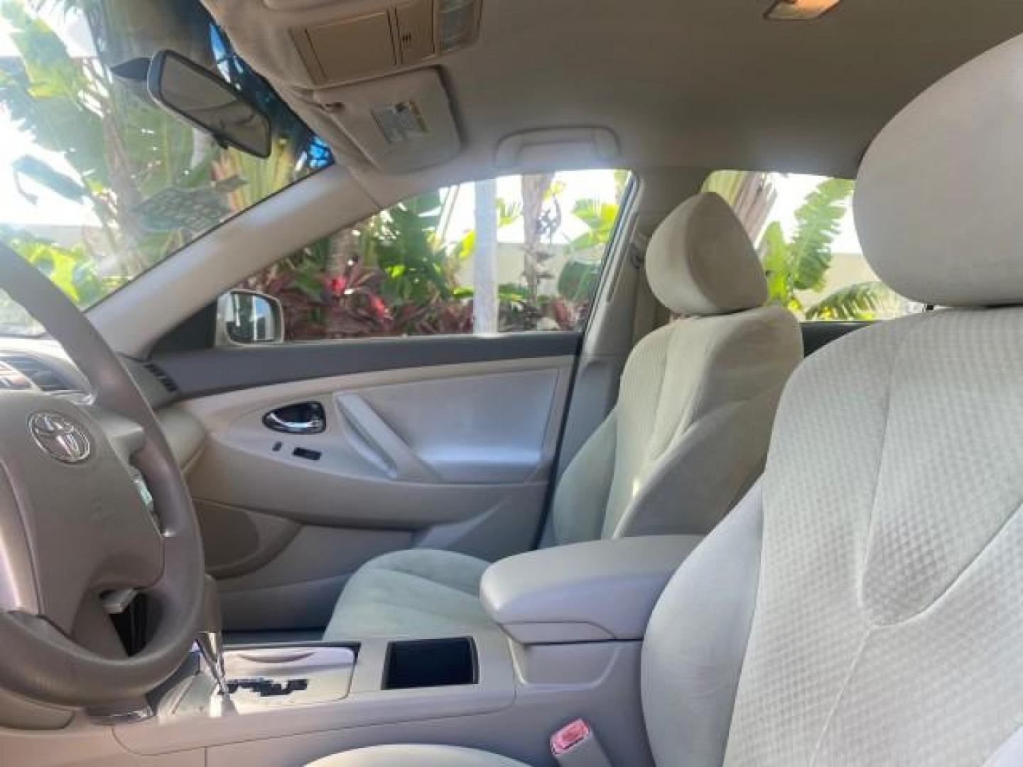 2007 Desert Sand Mica /Bisque Toyota Camry LE LOW MILES 44,042 1 OWNER (4T1BE46K77U) with an 2.4L DOHC MPFI VVT-i 16-Valve 4-Cyl Engine engine, Automatic transmission, located at 4701 North Dixie Hwy, Pompano Beach, FL, 33064, (954) 422-2889, 26.240938, -80.123474 - OUR WEBPAGE FLORIDACARS1.COM HAS OVER 100 PHOTOS AND FREE CARFAX LINK 2007 TOYOTA CAMRY LE VIN: 4T1BE46K77U636309 4 T 1 B E 4 6 K 7 7 U 6 3 6 3 0 9 SEDAN 4 DR 2.4L I4 F DOHC 16V GASOLINE 31 MPG FRONT WHEEL DRIVE Features ABS Brakes Air Conditioning AM/FM Stereo Automatic Transmission Auxiliary Audio - Photo#44