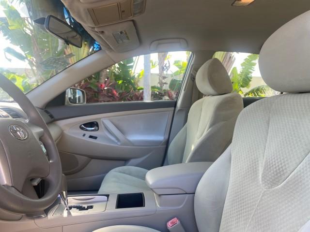 2007 Desert Sand Mica /Bisque Toyota Camry LE LOW MILES 44,042 1 OWNER (4T1BE46K77U) with an 2.4L DOHC MPFI VVT-i 16-Valve 4-Cyl Engine engine, Automatic transmission, located at 4701 North Dixie Hwy, Pompano Beach, FL, 33064, (954) 422-2889, 26.240938, -80.123474 - OUR WEBPAGE FLORIDACARS1.COM HAS OVER 100 PHOTOS AND FREE CARFAX LINK 2007 TOYOTA CAMRY LE VIN: 4T1BE46K77U636309 4 T 1 B E 4 6 K 7 7 U 6 3 6 3 0 9 SEDAN 4 DR 2.4L I4 F DOHC 16V GASOLINE 31 MPG FRONT WHEEL DRIVE Features ABS Brakes Air Conditioning AM/FM Stereo Automatic Transmission Auxiliary Audio - Photo#44