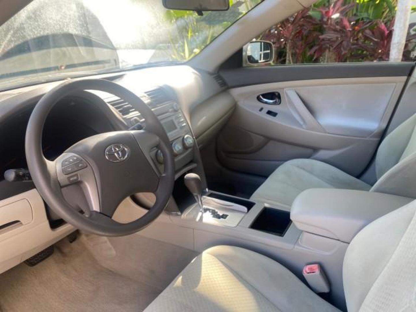 2007 Desert Sand Mica /Bisque Toyota Camry LE LOW MILES 44,042 1 OWNER (4T1BE46K77U) with an 2.4L DOHC MPFI VVT-i 16-Valve 4-Cyl Engine engine, Automatic transmission, located at 4701 North Dixie Hwy, Pompano Beach, FL, 33064, (954) 422-2889, 26.240938, -80.123474 - OUR WEBPAGE FLORIDACARS1.COM HAS OVER 100 PHOTOS AND FREE CARFAX LINK 2007 TOYOTA CAMRY LE VIN: 4T1BE46K77U636309 4 T 1 B E 4 6 K 7 7 U 6 3 6 3 0 9 SEDAN 4 DR 2.4L I4 F DOHC 16V GASOLINE 31 MPG FRONT WHEEL DRIVE Features ABS Brakes Air Conditioning AM/FM Stereo Automatic Transmission Auxiliary Audio - Photo#45
