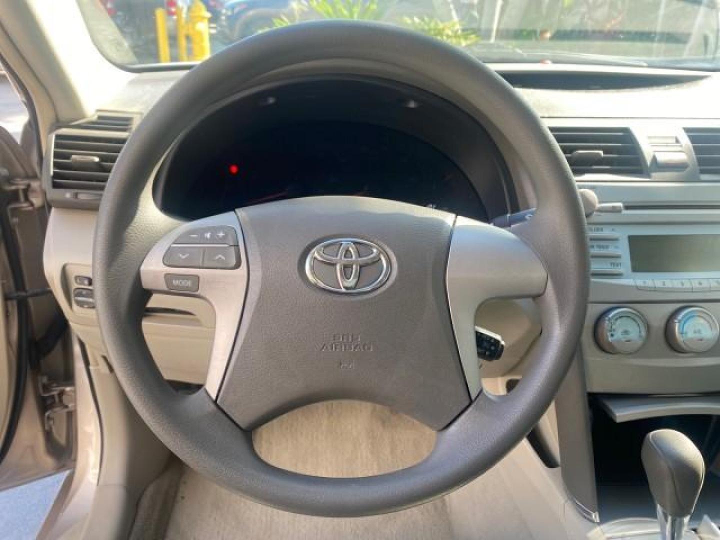 2007 Desert Sand Mica /Bisque Toyota Camry LE LOW MILES 44,042 1 OWNER (4T1BE46K77U) with an 2.4L DOHC MPFI VVT-i 16-Valve 4-Cyl Engine engine, Automatic transmission, located at 4701 North Dixie Hwy, Pompano Beach, FL, 33064, (954) 422-2889, 26.240938, -80.123474 - OUR WEBPAGE FLORIDACARS1.COM HAS OVER 100 PHOTOS AND FREE CARFAX LINK 2007 TOYOTA CAMRY LE VIN: 4T1BE46K77U636309 4 T 1 B E 4 6 K 7 7 U 6 3 6 3 0 9 SEDAN 4 DR 2.4L I4 F DOHC 16V GASOLINE 31 MPG FRONT WHEEL DRIVE Features ABS Brakes Air Conditioning AM/FM Stereo Automatic Transmission Auxiliary Audio - Photo#48