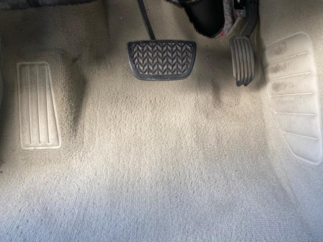 2007 Desert Sand Mica /Bisque Toyota Camry LE LOW MILES 44,042 1 OWNER (4T1BE46K77U) with an 2.4L DOHC MPFI VVT-i 16-Valve 4-Cyl Engine engine, Automatic transmission, located at 4701 North Dixie Hwy, Pompano Beach, FL, 33064, (954) 422-2889, 26.240938, -80.123474 - OUR WEBPAGE FLORIDACARS1.COM HAS OVER 100 PHOTOS AND FREE CARFAX LINK 2007 TOYOTA CAMRY LE VIN: 4T1BE46K77U636309 4 T 1 B E 4 6 K 7 7 U 6 3 6 3 0 9 SEDAN 4 DR 2.4L I4 F DOHC 16V GASOLINE 31 MPG FRONT WHEEL DRIVE Features ABS Brakes Air Conditioning AM/FM Stereo Automatic Transmission Auxiliary Audio - Photo#54