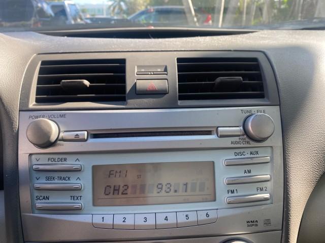 2007 Desert Sand Mica /Bisque Toyota Camry LE LOW MILES 44,042 1 OWNER (4T1BE46K77U) with an 2.4L DOHC MPFI VVT-i 16-Valve 4-Cyl Engine engine, Automatic transmission, located at 4701 North Dixie Hwy, Pompano Beach, FL, 33064, (954) 422-2889, 26.240938, -80.123474 - OUR WEBPAGE FLORIDACARS1.COM HAS OVER 100 PHOTOS AND FREE CARFAX LINK 2007 TOYOTA CAMRY LE VIN: 4T1BE46K77U636309 4 T 1 B E 4 6 K 7 7 U 6 3 6 3 0 9 SEDAN 4 DR 2.4L I4 F DOHC 16V GASOLINE 31 MPG FRONT WHEEL DRIVE Features ABS Brakes Air Conditioning AM/FM Stereo Automatic Transmission Auxiliary Audio - Photo#58