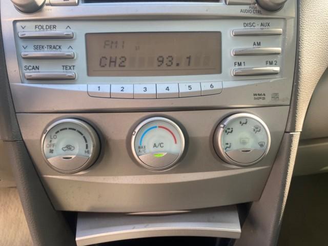 2007 Desert Sand Mica /Bisque Toyota Camry LE LOW MILES 44,042 1 OWNER (4T1BE46K77U) with an 2.4L DOHC MPFI VVT-i 16-Valve 4-Cyl Engine engine, Automatic transmission, located at 4701 North Dixie Hwy, Pompano Beach, FL, 33064, (954) 422-2889, 26.240938, -80.123474 - OUR WEBPAGE FLORIDACARS1.COM HAS OVER 100 PHOTOS AND FREE CARFAX LINK 2007 TOYOTA CAMRY LE VIN: 4T1BE46K77U636309 4 T 1 B E 4 6 K 7 7 U 6 3 6 3 0 9 SEDAN 4 DR 2.4L I4 F DOHC 16V GASOLINE 31 MPG FRONT WHEEL DRIVE Features ABS Brakes Air Conditioning AM/FM Stereo Automatic Transmission Auxiliary Audio - Photo#59