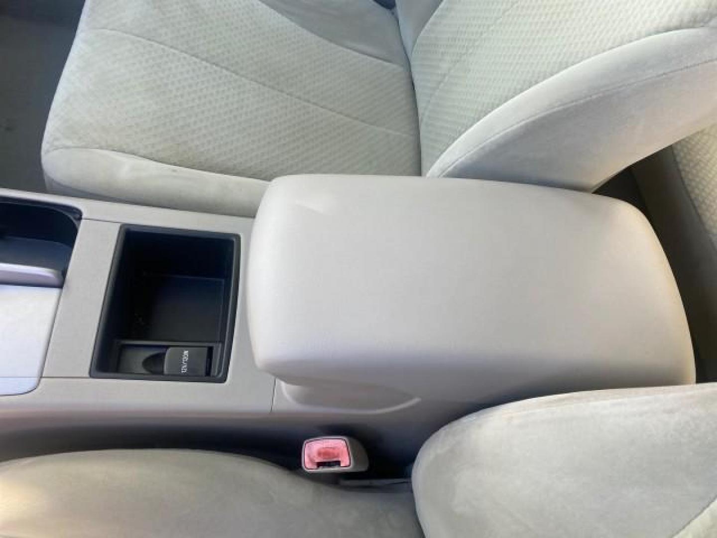 2007 Desert Sand Mica /Bisque Toyota Camry LE LOW MILES 44,042 1 OWNER (4T1BE46K77U) with an 2.4L DOHC MPFI VVT-i 16-Valve 4-Cyl Engine engine, Automatic transmission, located at 4701 North Dixie Hwy, Pompano Beach, FL, 33064, (954) 422-2889, 26.240938, -80.123474 - OUR WEBPAGE FLORIDACARS1.COM HAS OVER 100 PHOTOS AND FREE CARFAX LINK 2007 TOYOTA CAMRY LE VIN: 4T1BE46K77U636309 4 T 1 B E 4 6 K 7 7 U 6 3 6 3 0 9 SEDAN 4 DR 2.4L I4 F DOHC 16V GASOLINE 31 MPG FRONT WHEEL DRIVE Features ABS Brakes Air Conditioning AM/FM Stereo Automatic Transmission Auxiliary Audio - Photo#62