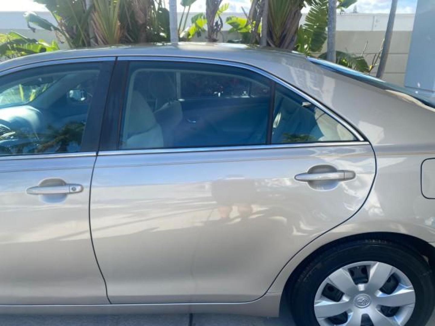 2007 Desert Sand Mica /Bisque Toyota Camry LE LOW MILES 44,042 1 OWNER (4T1BE46K77U) with an 2.4L DOHC MPFI VVT-i 16-Valve 4-Cyl Engine engine, Automatic transmission, located at 4701 North Dixie Hwy, Pompano Beach, FL, 33064, (954) 422-2889, 26.240938, -80.123474 - OUR WEBPAGE FLORIDACARS1.COM HAS OVER 100 PHOTOS AND FREE CARFAX LINK 2007 TOYOTA CAMRY LE VIN: 4T1BE46K77U636309 4 T 1 B E 4 6 K 7 7 U 6 3 6 3 0 9 SEDAN 4 DR 2.4L I4 F DOHC 16V GASOLINE 31 MPG FRONT WHEEL DRIVE Features ABS Brakes Air Conditioning AM/FM Stereo Automatic Transmission Auxiliary Audio - Photo#67