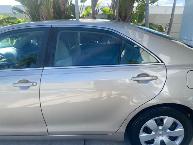 2007 Desert Sand Mica /Bisque Toyota Camry LE LOW MILES 44,042 1 OWNER (4T1BE46K77U) with an 2.4L DOHC MPFI VVT-i 16-Valve 4-Cyl Engine engine, Automatic transmission, located at 4701 North Dixie Hwy, Pompano Beach, FL, 33064, (954) 422-2889, 26.240938, -80.123474 - OUR WEBPAGE FLORIDACARS1.COM HAS OVER 100 PHOTOS AND FREE CARFAX LINK 2007 TOYOTA CAMRY LE VIN: 4T1BE46K77U636309 4 T 1 B E 4 6 K 7 7 U 6 3 6 3 0 9 SEDAN 4 DR 2.4L I4 F DOHC 16V GASOLINE 31 MPG FRONT WHEEL DRIVE Features ABS Brakes Air Conditioning AM/FM Stereo Automatic Transmission Auxiliary Audio - Photo#67