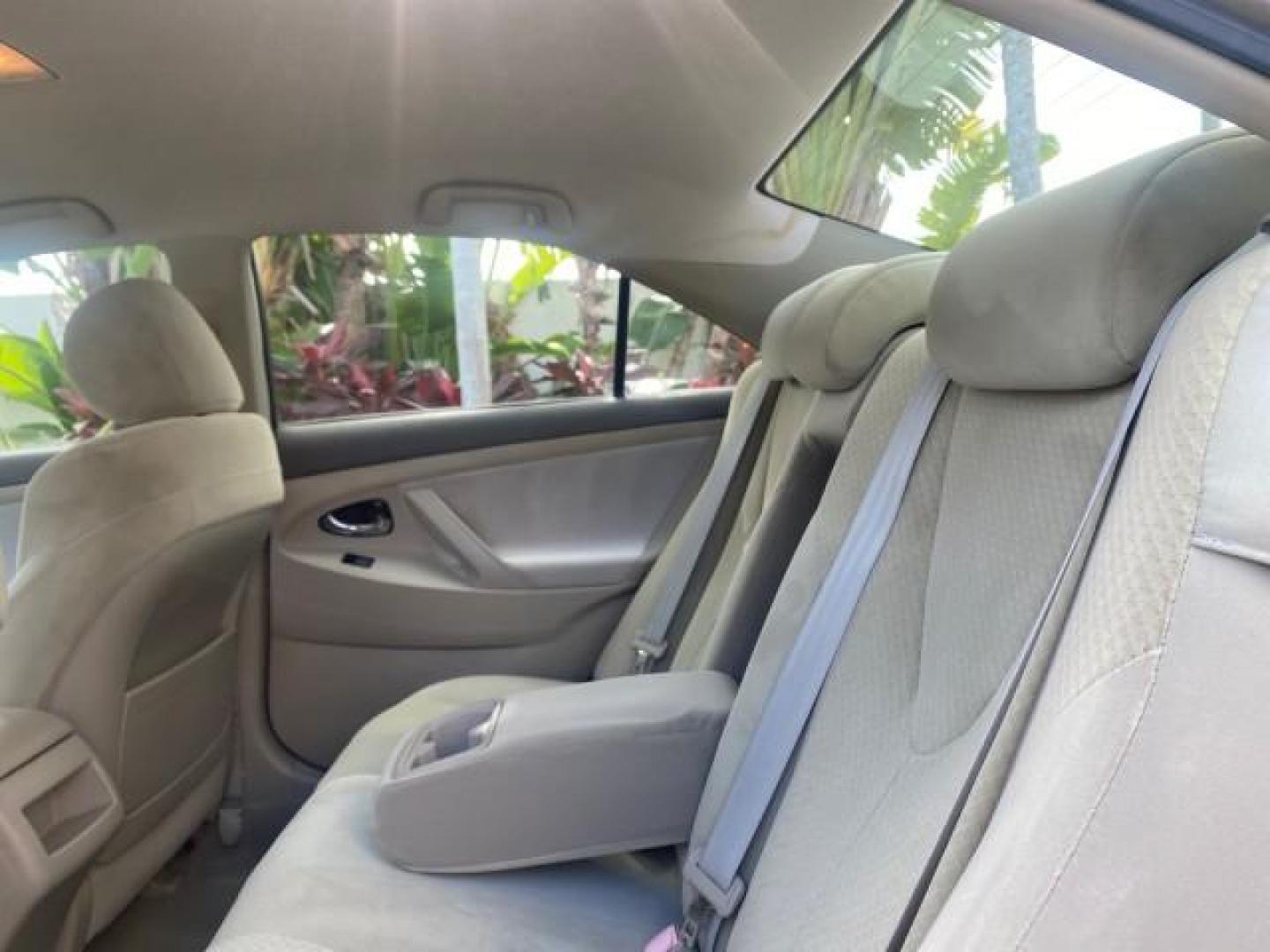 2007 Desert Sand Mica /Bisque Toyota Camry LE LOW MILES 44,042 1 OWNER (4T1BE46K77U) with an 2.4L DOHC MPFI VVT-i 16-Valve 4-Cyl Engine engine, Automatic transmission, located at 4701 North Dixie Hwy, Pompano Beach, FL, 33064, (954) 422-2889, 26.240938, -80.123474 - OUR WEBPAGE FLORIDACARS1.COM HAS OVER 100 PHOTOS AND FREE CARFAX LINK 2007 TOYOTA CAMRY LE VIN: 4T1BE46K77U636309 4 T 1 B E 4 6 K 7 7 U 6 3 6 3 0 9 SEDAN 4 DR 2.4L I4 F DOHC 16V GASOLINE 31 MPG FRONT WHEEL DRIVE Features ABS Brakes Air Conditioning AM/FM Stereo Automatic Transmission Auxiliary Audio - Photo#70