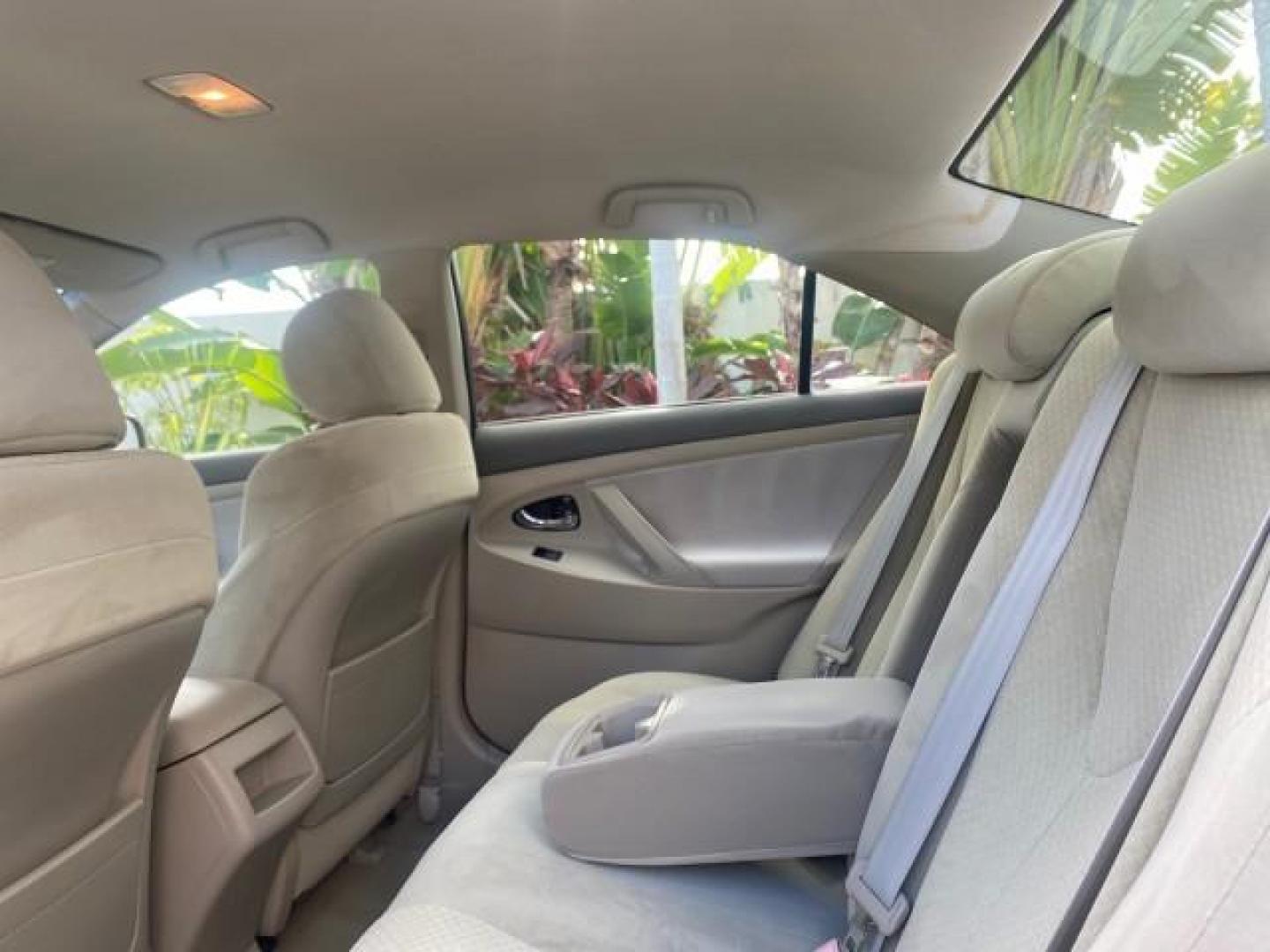2007 Desert Sand Mica /Bisque Toyota Camry LE LOW MILES 44,042 1 OWNER (4T1BE46K77U) with an 2.4L DOHC MPFI VVT-i 16-Valve 4-Cyl Engine engine, Automatic transmission, located at 4701 North Dixie Hwy, Pompano Beach, FL, 33064, (954) 422-2889, 26.240938, -80.123474 - OUR WEBPAGE FLORIDACARS1.COM HAS OVER 100 PHOTOS AND FREE CARFAX LINK 2007 TOYOTA CAMRY LE VIN: 4T1BE46K77U636309 4 T 1 B E 4 6 K 7 7 U 6 3 6 3 0 9 SEDAN 4 DR 2.4L I4 F DOHC 16V GASOLINE 31 MPG FRONT WHEEL DRIVE Features ABS Brakes Air Conditioning AM/FM Stereo Automatic Transmission Auxiliary Audio - Photo#71