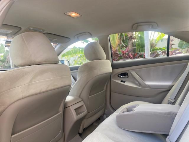 2007 Desert Sand Mica /Bisque Toyota Camry LE LOW MILES 44,042 1 OWNER (4T1BE46K77U) with an 2.4L DOHC MPFI VVT-i 16-Valve 4-Cyl Engine engine, Automatic transmission, located at 4701 North Dixie Hwy, Pompano Beach, FL, 33064, (954) 422-2889, 26.240938, -80.123474 - OUR WEBPAGE FLORIDACARS1.COM HAS OVER 100 PHOTOS AND FREE CARFAX LINK 2007 TOYOTA CAMRY LE VIN: 4T1BE46K77U636309 4 T 1 B E 4 6 K 7 7 U 6 3 6 3 0 9 SEDAN 4 DR 2.4L I4 F DOHC 16V GASOLINE 31 MPG FRONT WHEEL DRIVE Features ABS Brakes Air Conditioning AM/FM Stereo Automatic Transmission Auxiliary Audio - Photo#72