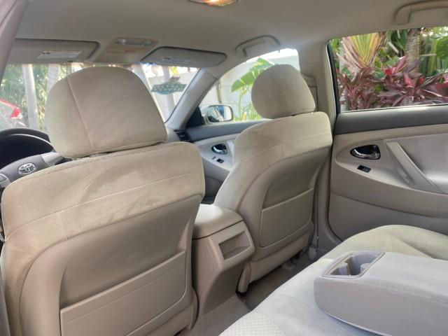 2007 Desert Sand Mica /Bisque Toyota Camry LE LOW MILES 44,042 1 OWNER (4T1BE46K77U) with an 2.4L DOHC MPFI VVT-i 16-Valve 4-Cyl Engine engine, Automatic transmission, located at 4701 North Dixie Hwy, Pompano Beach, FL, 33064, (954) 422-2889, 26.240938, -80.123474 - OUR WEBPAGE FLORIDACARS1.COM HAS OVER 100 PHOTOS AND FREE CARFAX LINK 2007 TOYOTA CAMRY LE VIN: 4T1BE46K77U636309 4 T 1 B E 4 6 K 7 7 U 6 3 6 3 0 9 SEDAN 4 DR 2.4L I4 F DOHC 16V GASOLINE 31 MPG FRONT WHEEL DRIVE Features ABS Brakes Air Conditioning AM/FM Stereo Automatic Transmission Auxiliary Audio - Photo#73