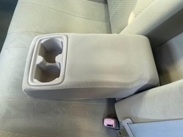 2007 Desert Sand Mica /Bisque Toyota Camry LE LOW MILES 44,042 1 OWNER (4T1BE46K77U) with an 2.4L DOHC MPFI VVT-i 16-Valve 4-Cyl Engine engine, Automatic transmission, located at 4701 North Dixie Hwy, Pompano Beach, FL, 33064, (954) 422-2889, 26.240938, -80.123474 - OUR WEBPAGE FLORIDACARS1.COM HAS OVER 100 PHOTOS AND FREE CARFAX LINK 2007 TOYOTA CAMRY LE VIN: 4T1BE46K77U636309 4 T 1 B E 4 6 K 7 7 U 6 3 6 3 0 9 SEDAN 4 DR 2.4L I4 F DOHC 16V GASOLINE 31 MPG FRONT WHEEL DRIVE Features ABS Brakes Air Conditioning AM/FM Stereo Automatic Transmission Auxiliary Audio - Photo#74