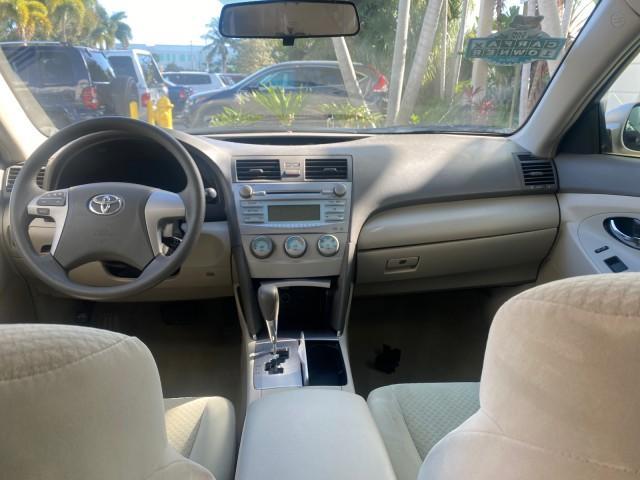 2007 Desert Sand Mica /Bisque Toyota Camry LE LOW MILES 44,042 1 OWNER (4T1BE46K77U) with an 2.4L DOHC MPFI VVT-i 16-Valve 4-Cyl Engine engine, Automatic transmission, located at 4701 North Dixie Hwy, Pompano Beach, FL, 33064, (954) 422-2889, 26.240938, -80.123474 - OUR WEBPAGE FLORIDACARS1.COM HAS OVER 100 PHOTOS AND FREE CARFAX LINK 2007 TOYOTA CAMRY LE VIN: 4T1BE46K77U636309 4 T 1 B E 4 6 K 7 7 U 6 3 6 3 0 9 SEDAN 4 DR 2.4L I4 F DOHC 16V GASOLINE 31 MPG FRONT WHEEL DRIVE Features ABS Brakes Air Conditioning AM/FM Stereo Automatic Transmission Auxiliary Audio - Photo#76