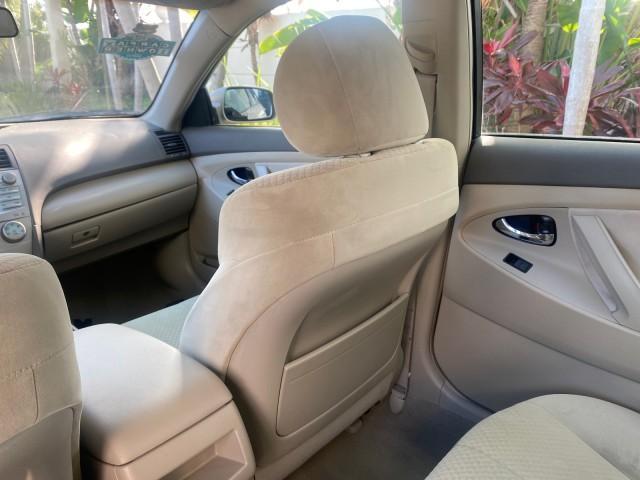 2007 Desert Sand Mica /Bisque Toyota Camry LE LOW MILES 44,042 1 OWNER (4T1BE46K77U) with an 2.4L DOHC MPFI VVT-i 16-Valve 4-Cyl Engine engine, Automatic transmission, located at 4701 North Dixie Hwy, Pompano Beach, FL, 33064, (954) 422-2889, 26.240938, -80.123474 - OUR WEBPAGE FLORIDACARS1.COM HAS OVER 100 PHOTOS AND FREE CARFAX LINK 2007 TOYOTA CAMRY LE VIN: 4T1BE46K77U636309 4 T 1 B E 4 6 K 7 7 U 6 3 6 3 0 9 SEDAN 4 DR 2.4L I4 F DOHC 16V GASOLINE 31 MPG FRONT WHEEL DRIVE Features ABS Brakes Air Conditioning AM/FM Stereo Automatic Transmission Auxiliary Audio - Photo#77