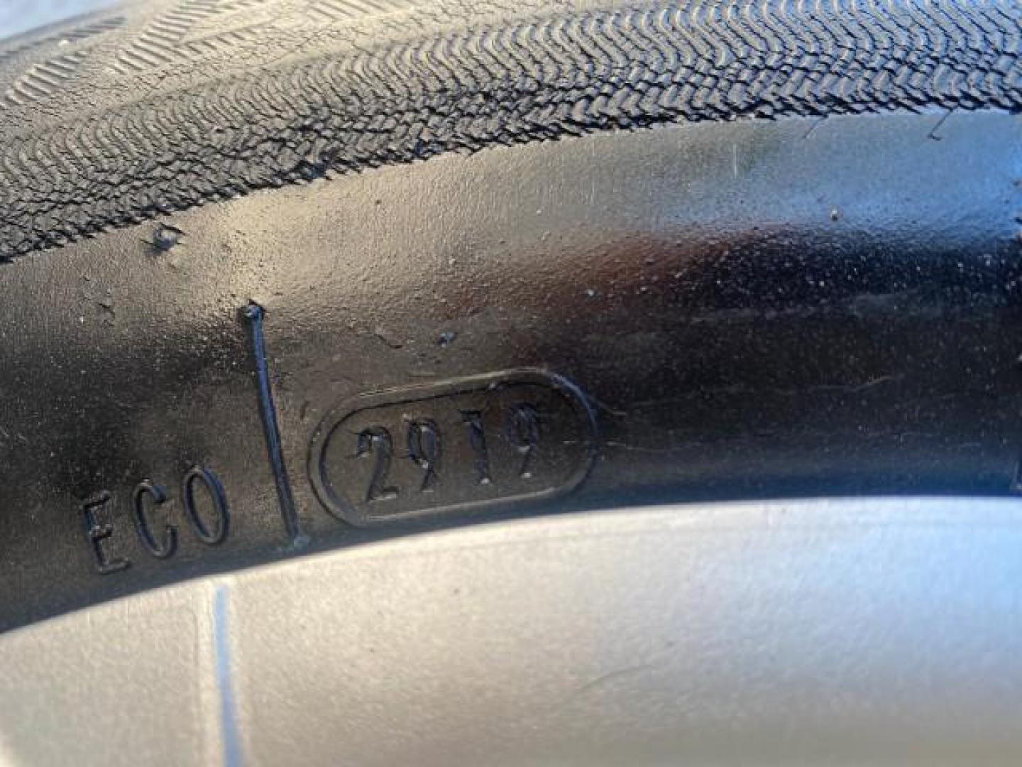 2007 Desert Sand Mica /Bisque Toyota Camry LE LOW MILES 44,042 1 OWNER (4T1BE46K77U) with an 2.4L DOHC MPFI VVT-i 16-Valve 4-Cyl Engine engine, Automatic transmission, located at 4701 North Dixie Hwy, Pompano Beach, FL, 33064, (954) 422-2889, 26.240938, -80.123474 - OUR WEBPAGE FLORIDACARS1.COM HAS OVER 100 PHOTOS AND FREE CARFAX LINK 2007 TOYOTA CAMRY LE VIN: 4T1BE46K77U636309 4 T 1 B E 4 6 K 7 7 U 6 3 6 3 0 9 SEDAN 4 DR 2.4L I4 F DOHC 16V GASOLINE 31 MPG FRONT WHEEL DRIVE Features ABS Brakes Air Conditioning AM/FM Stereo Automatic Transmission Auxiliary Audio - Photo#80