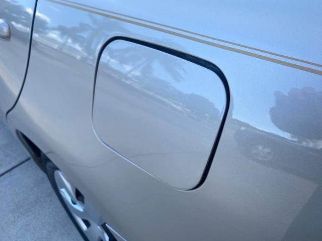 2007 Desert Sand Mica /Bisque Toyota Camry LE LOW MILES 44,042 1 OWNER (4T1BE46K77U) with an 2.4L DOHC MPFI VVT-i 16-Valve 4-Cyl Engine engine, Automatic transmission, located at 4701 North Dixie Hwy, Pompano Beach, FL, 33064, (954) 422-2889, 26.240938, -80.123474 - OUR WEBPAGE FLORIDACARS1.COM HAS OVER 100 PHOTOS AND FREE CARFAX LINK 2007 TOYOTA CAMRY LE VIN: 4T1BE46K77U636309 4 T 1 B E 4 6 K 7 7 U 6 3 6 3 0 9 SEDAN 4 DR 2.4L I4 F DOHC 16V GASOLINE 31 MPG FRONT WHEEL DRIVE Features ABS Brakes Air Conditioning AM/FM Stereo Automatic Transmission Auxiliary Audio - Photo#82