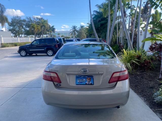 2007 Desert Sand Mica /Bisque Toyota Camry LE LOW MILES 44,042 1 OWNER (4T1BE46K77U) with an 2.4L DOHC MPFI VVT-i 16-Valve 4-Cyl Engine engine, Automatic transmission, located at 4701 North Dixie Hwy, Pompano Beach, FL, 33064, (954) 422-2889, 26.240938, -80.123474 - OUR WEBPAGE FLORIDACARS1.COM HAS OVER 100 PHOTOS AND FREE CARFAX LINK 2007 TOYOTA CAMRY LE VIN: 4T1BE46K77U636309 4 T 1 B E 4 6 K 7 7 U 6 3 6 3 0 9 SEDAN 4 DR 2.4L I4 F DOHC 16V GASOLINE 31 MPG FRONT WHEEL DRIVE Features ABS Brakes Air Conditioning AM/FM Stereo Automatic Transmission Auxiliary Audio - Photo#83