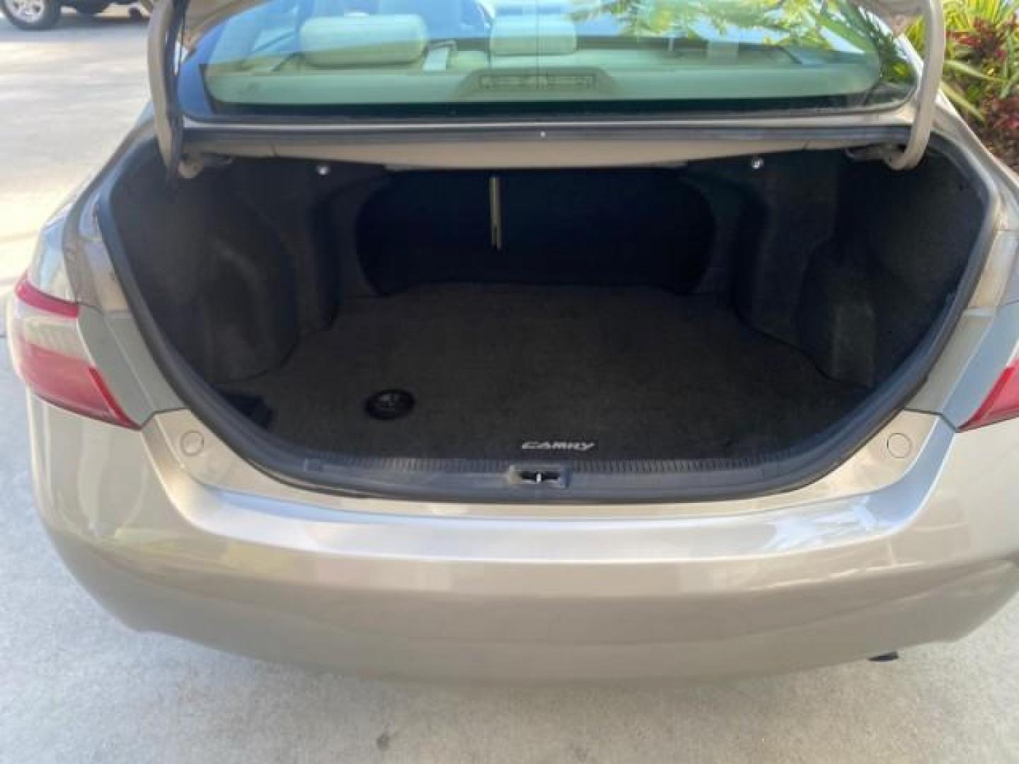 2007 Desert Sand Mica /Bisque Toyota Camry LE LOW MILES 44,042 1 OWNER (4T1BE46K77U) with an 2.4L DOHC MPFI VVT-i 16-Valve 4-Cyl Engine engine, Automatic transmission, located at 4701 North Dixie Hwy, Pompano Beach, FL, 33064, (954) 422-2889, 26.240938, -80.123474 - OUR WEBPAGE FLORIDACARS1.COM HAS OVER 100 PHOTOS AND FREE CARFAX LINK 2007 TOYOTA CAMRY LE VIN: 4T1BE46K77U636309 4 T 1 B E 4 6 K 7 7 U 6 3 6 3 0 9 SEDAN 4 DR 2.4L I4 F DOHC 16V GASOLINE 31 MPG FRONT WHEEL DRIVE Features ABS Brakes Air Conditioning AM/FM Stereo Automatic Transmission Auxiliary Audio - Photo#88