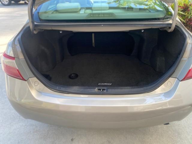 2007 Desert Sand Mica /Bisque Toyota Camry LE LOW MILES 44,042 1 OWNER (4T1BE46K77U) with an 2.4L DOHC MPFI VVT-i 16-Valve 4-Cyl Engine engine, Automatic transmission, located at 4701 North Dixie Hwy, Pompano Beach, FL, 33064, (954) 422-2889, 26.240938, -80.123474 - OUR WEBPAGE FLORIDACARS1.COM HAS OVER 100 PHOTOS AND FREE CARFAX LINK 2007 TOYOTA CAMRY LE VIN: 4T1BE46K77U636309 4 T 1 B E 4 6 K 7 7 U 6 3 6 3 0 9 SEDAN 4 DR 2.4L I4 F DOHC 16V GASOLINE 31 MPG FRONT WHEEL DRIVE Features ABS Brakes Air Conditioning AM/FM Stereo Automatic Transmission Auxiliary Audio - Photo#88