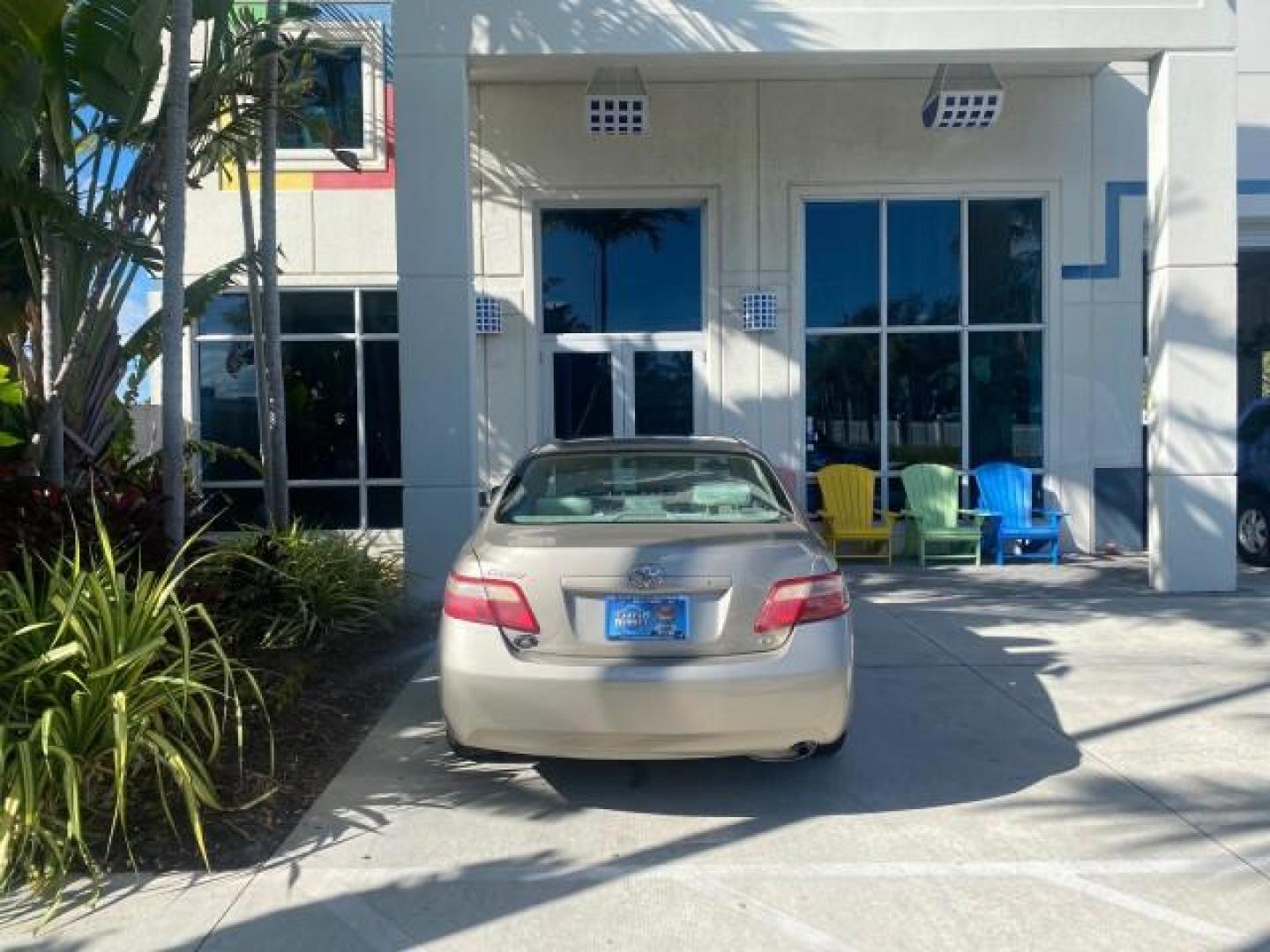 2007 Desert Sand Mica /Bisque Toyota Camry LE LOW MILES 44,042 1 OWNER (4T1BE46K77U) with an 2.4L DOHC MPFI VVT-i 16-Valve 4-Cyl Engine engine, Automatic transmission, located at 4701 North Dixie Hwy, Pompano Beach, FL, 33064, (954) 422-2889, 26.240938, -80.123474 - OUR WEBPAGE FLORIDACARS1.COM HAS OVER 100 PHOTOS AND FREE CARFAX LINK 2007 TOYOTA CAMRY LE VIN: 4T1BE46K77U636309 4 T 1 B E 4 6 K 7 7 U 6 3 6 3 0 9 SEDAN 4 DR 2.4L I4 F DOHC 16V GASOLINE 31 MPG FRONT WHEEL DRIVE Features ABS Brakes Air Conditioning AM/FM Stereo Automatic Transmission Auxiliary Audio - Photo#90