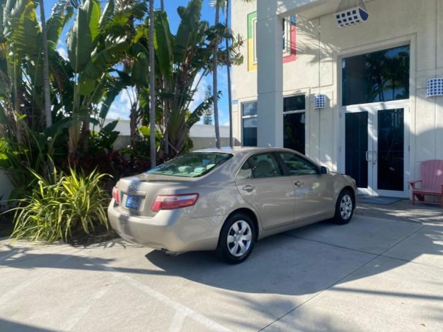 2007 Desert Sand Mica /Bisque Toyota Camry LE LOW MILES 44,042 1 OWNER (4T1BE46K77U) with an 2.4L DOHC MPFI VVT-i 16-Valve 4-Cyl Engine engine, Automatic transmission, located at 4701 North Dixie Hwy, Pompano Beach, FL, 33064, (954) 422-2889, 26.240938, -80.123474 - OUR WEBPAGE FLORIDACARS1.COM HAS OVER 100 PHOTOS AND FREE CARFAX LINK 2007 TOYOTA CAMRY LE VIN: 4T1BE46K77U636309 4 T 1 B E 4 6 K 7 7 U 6 3 6 3 0 9 SEDAN 4 DR 2.4L I4 F DOHC 16V GASOLINE 31 MPG FRONT WHEEL DRIVE Features ABS Brakes Air Conditioning AM/FM Stereo Automatic Transmission Auxiliary Audio - Photo#92