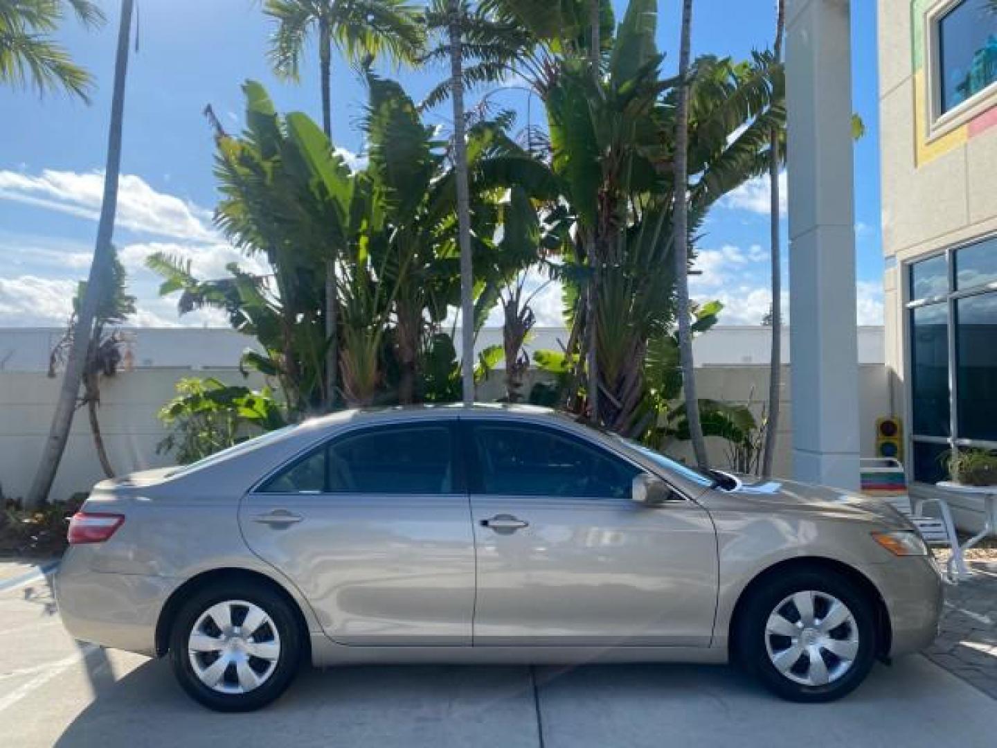 2007 Desert Sand Mica /Bisque Toyota Camry LE LOW MILES 44,042 1 OWNER (4T1BE46K77U) with an 2.4L DOHC MPFI VVT-i 16-Valve 4-Cyl Engine engine, Automatic transmission, located at 4701 North Dixie Hwy, Pompano Beach, FL, 33064, (954) 422-2889, 26.240938, -80.123474 - OUR WEBPAGE FLORIDACARS1.COM HAS OVER 100 PHOTOS AND FREE CARFAX LINK 2007 TOYOTA CAMRY LE VIN: 4T1BE46K77U636309 4 T 1 B E 4 6 K 7 7 U 6 3 6 3 0 9 SEDAN 4 DR 2.4L I4 F DOHC 16V GASOLINE 31 MPG FRONT WHEEL DRIVE Features ABS Brakes Air Conditioning AM/FM Stereo Automatic Transmission Auxiliary Audio - Photo#95