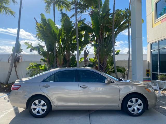 2007 Desert Sand Mica /Bisque Toyota Camry LE LOW MILES 44,042 1 OWNER (4T1BE46K77U) with an 2.4L DOHC MPFI VVT-i 16-Valve 4-Cyl Engine engine, Automatic transmission, located at 4701 North Dixie Hwy, Pompano Beach, FL, 33064, (954) 422-2889, 26.240938, -80.123474 - OUR WEBPAGE FLORIDACARS1.COM HAS OVER 100 PHOTOS AND FREE CARFAX LINK 2007 TOYOTA CAMRY LE VIN: 4T1BE46K77U636309 4 T 1 B E 4 6 K 7 7 U 6 3 6 3 0 9 SEDAN 4 DR 2.4L I4 F DOHC 16V GASOLINE 31 MPG FRONT WHEEL DRIVE Features ABS Brakes Air Conditioning AM/FM Stereo Automatic Transmission Auxiliary Audio - Photo#95